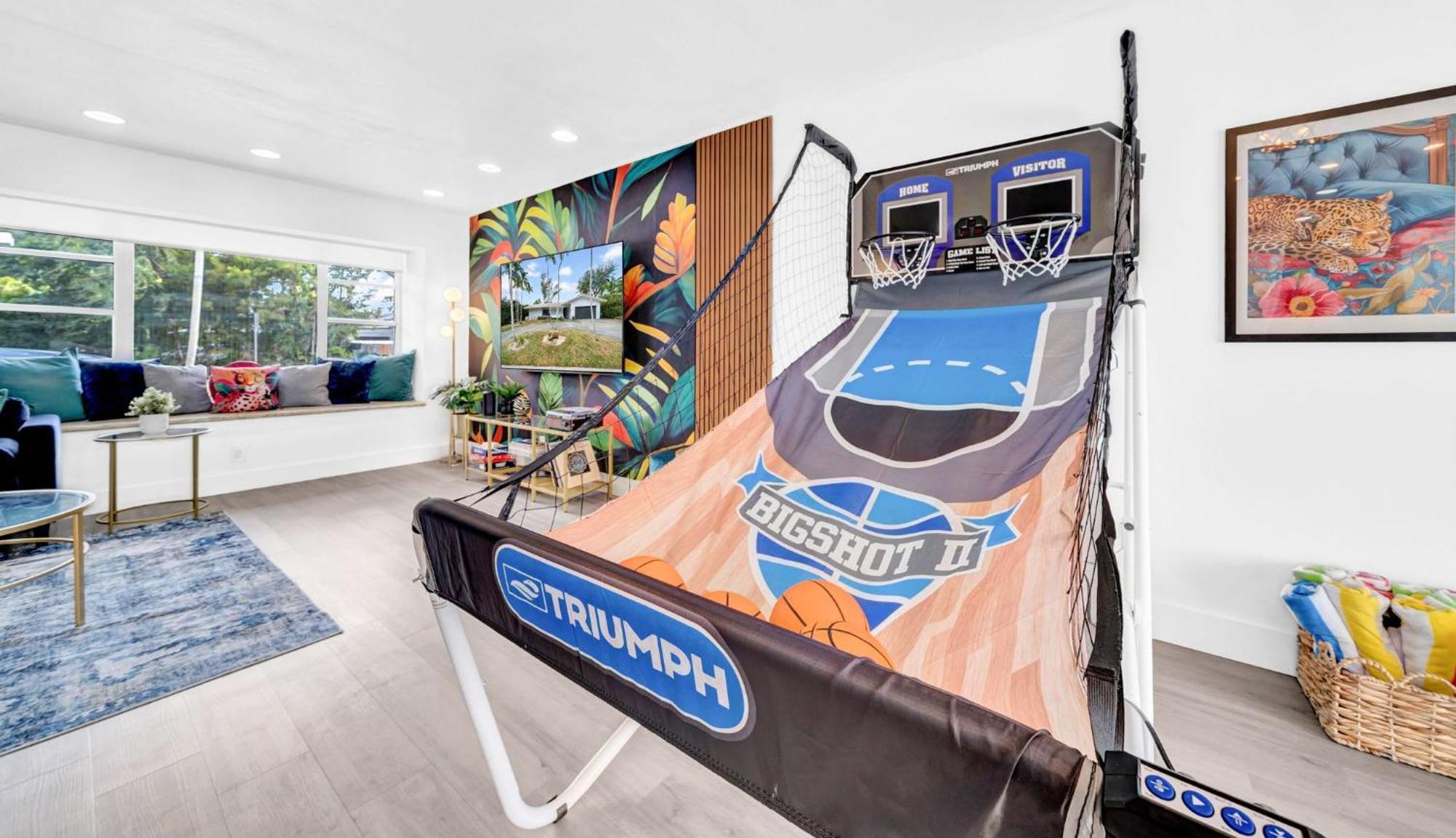 Luxury Lakefront Retreat Perfect For Family Fun *
