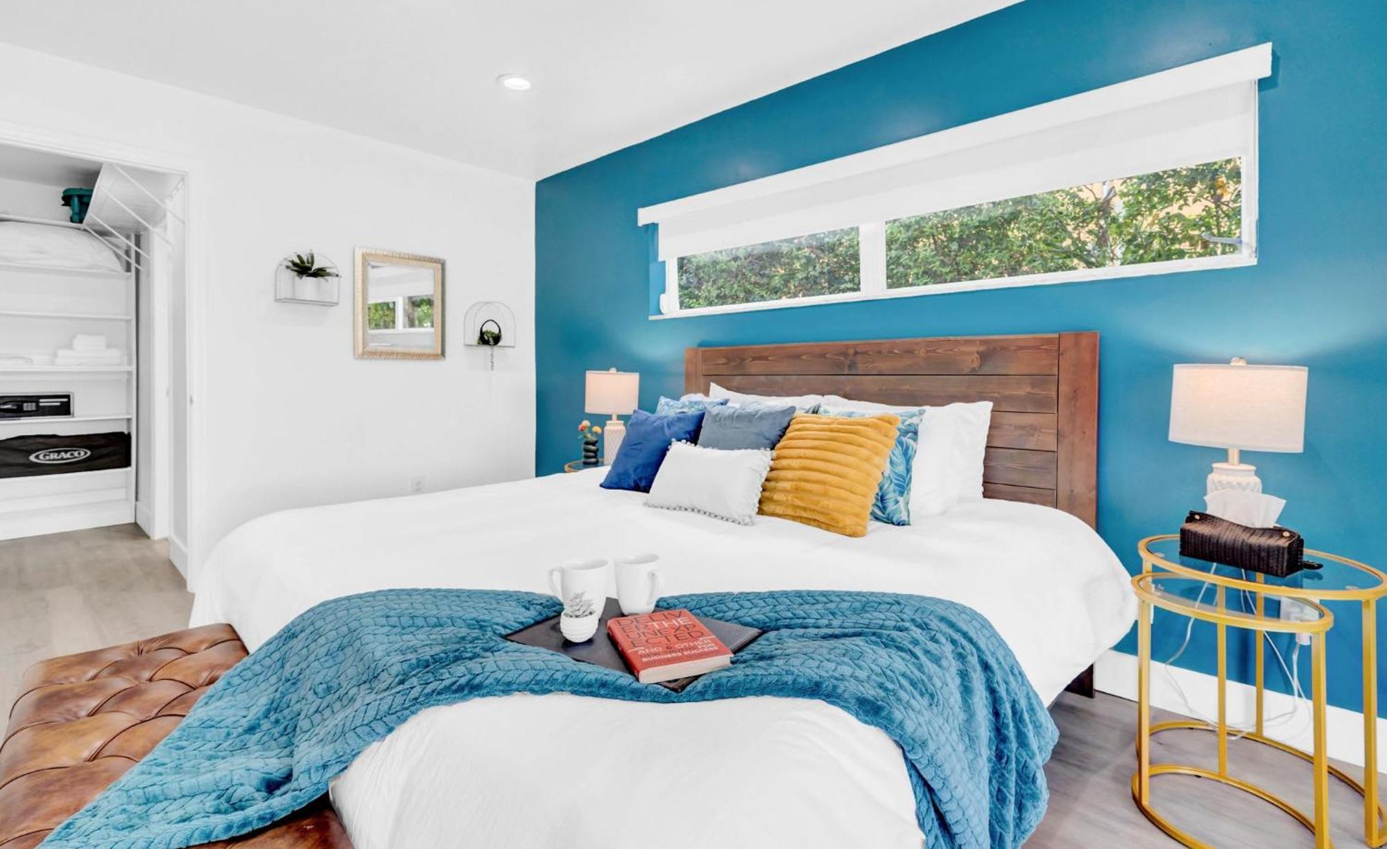 Holiday home Luxury Lakefront Retreat Perfect For Family Fun *