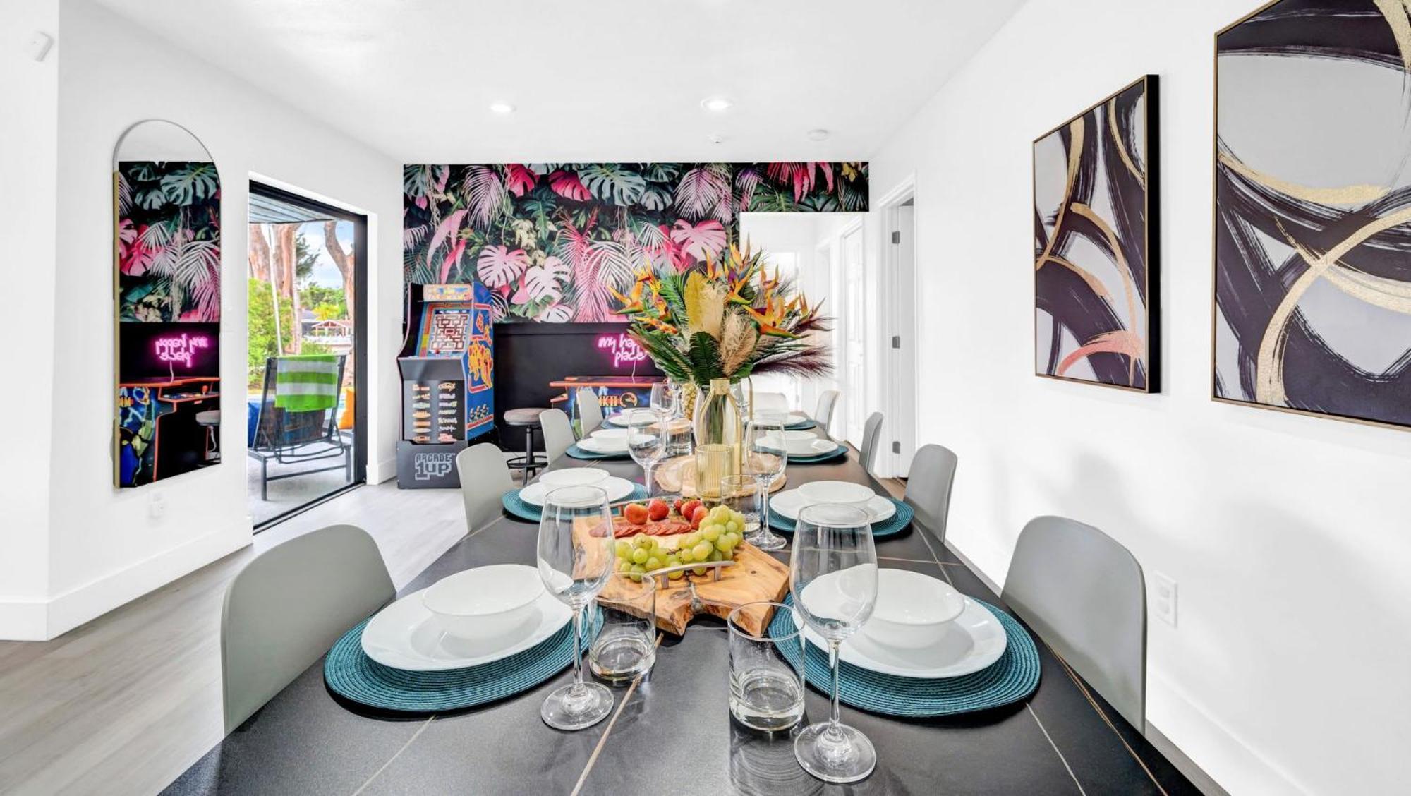 Holiday home Luxury Lakefront Retreat Perfect For Family Fun Miami