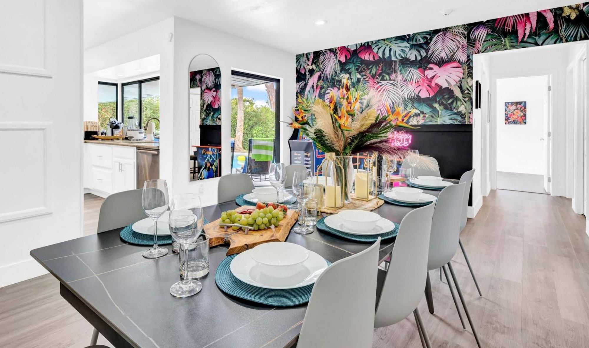 Holiday home Luxury Lakefront Retreat Perfect For Family Fun *