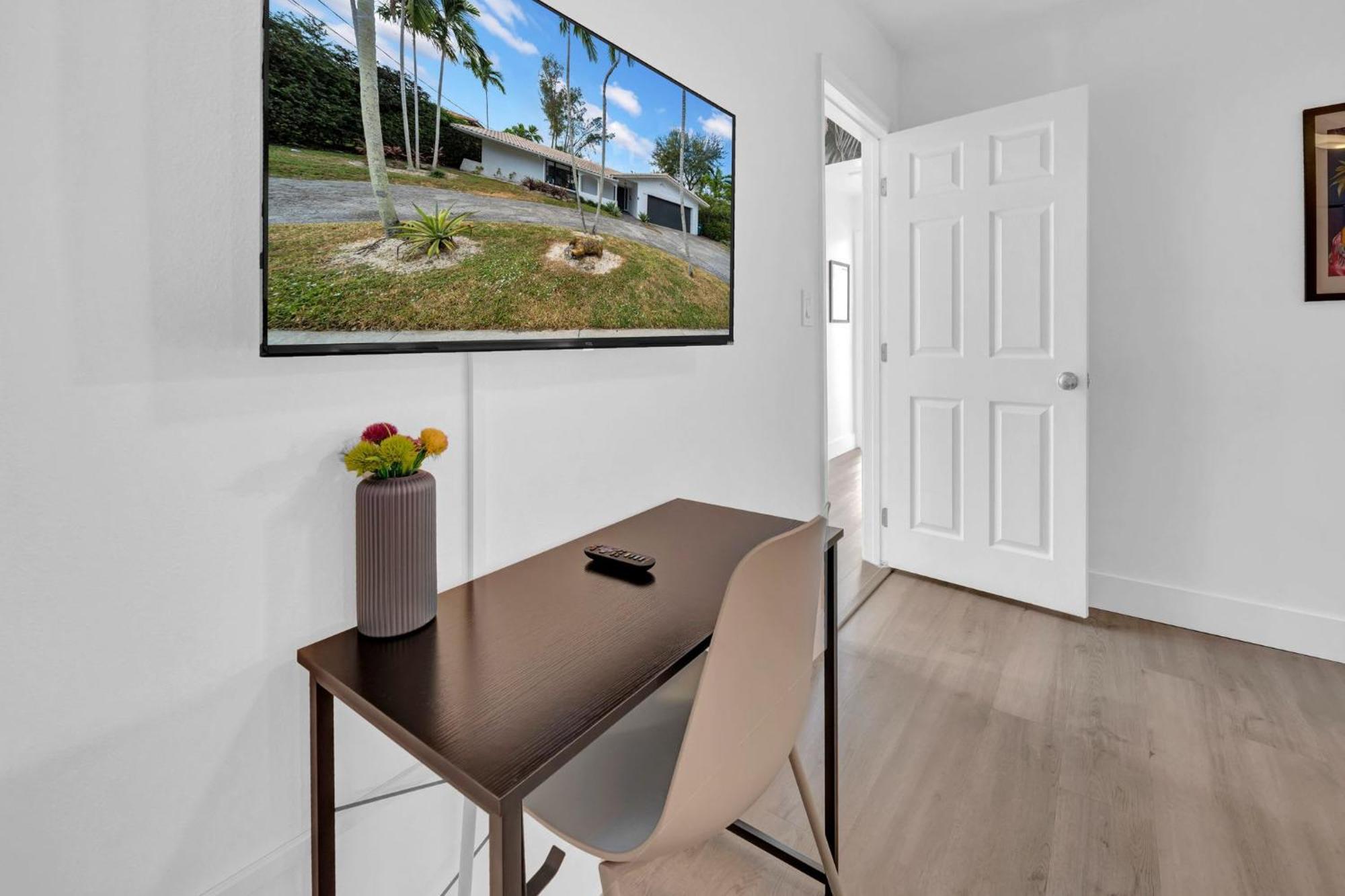 Holiday home Luxury Lakefront Retreat Perfect For Family Fun