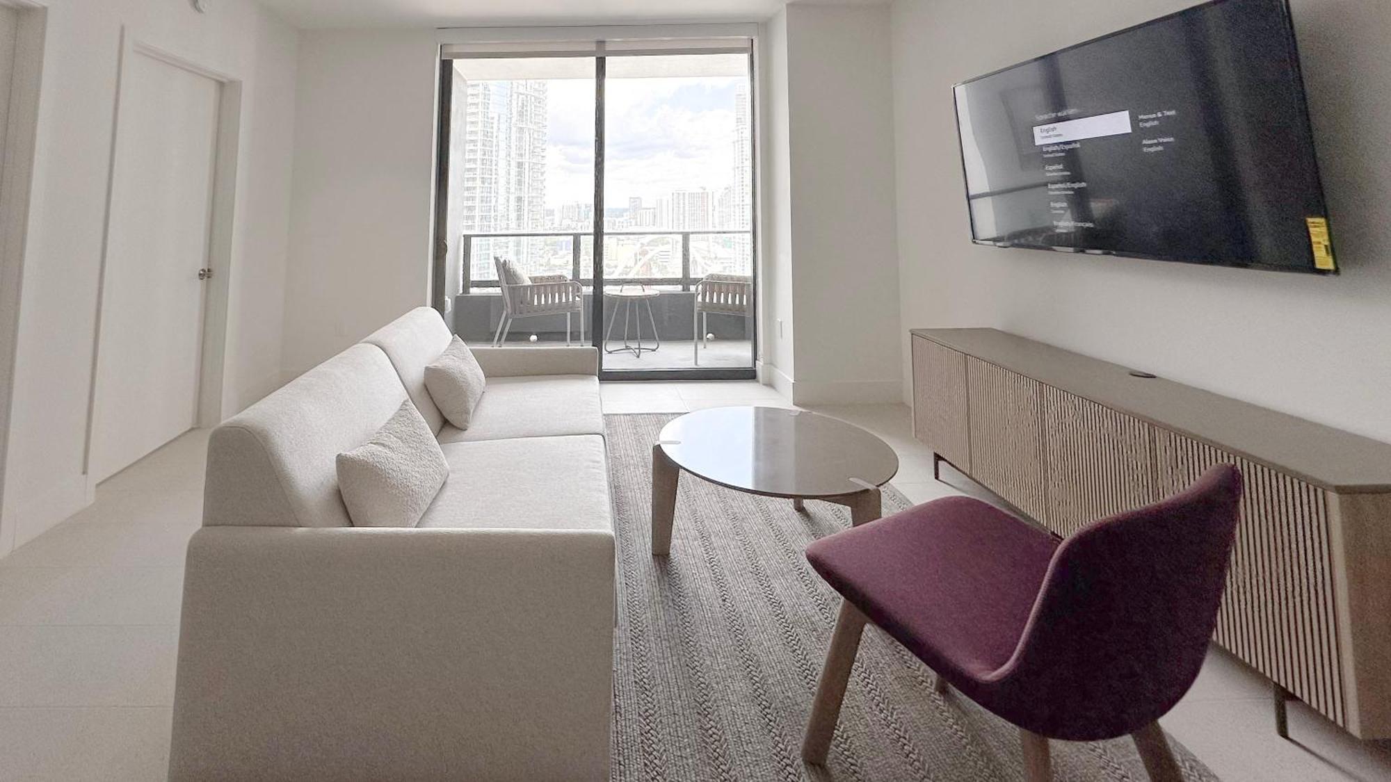Stylish One Bedroom In The Heart Of Vibrant Downtown- Daily Fee And Parking Not Included * Miami