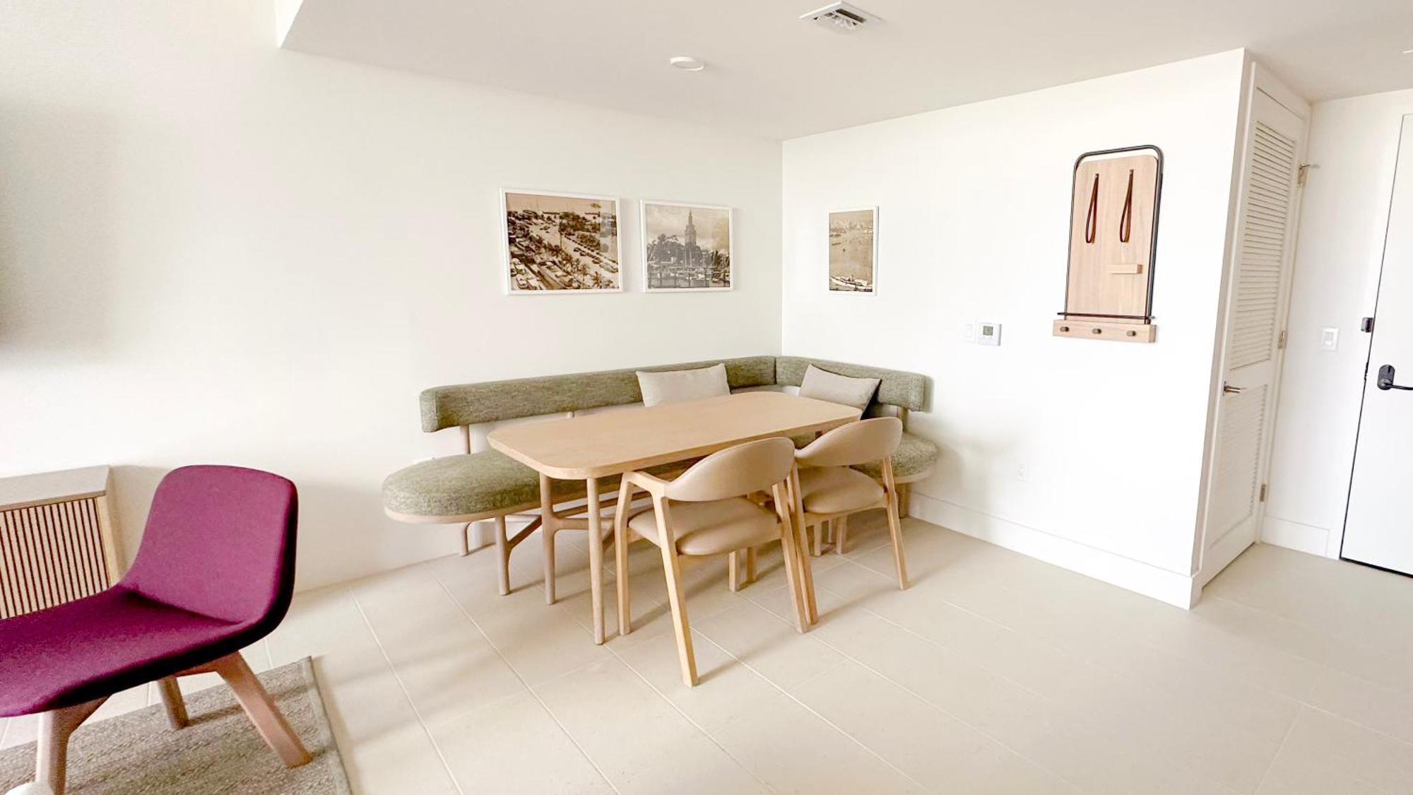 Stylish One Bedroom In The Heart Of Vibrant Downtown- Daily Fee And Parking Not Included Apartment
