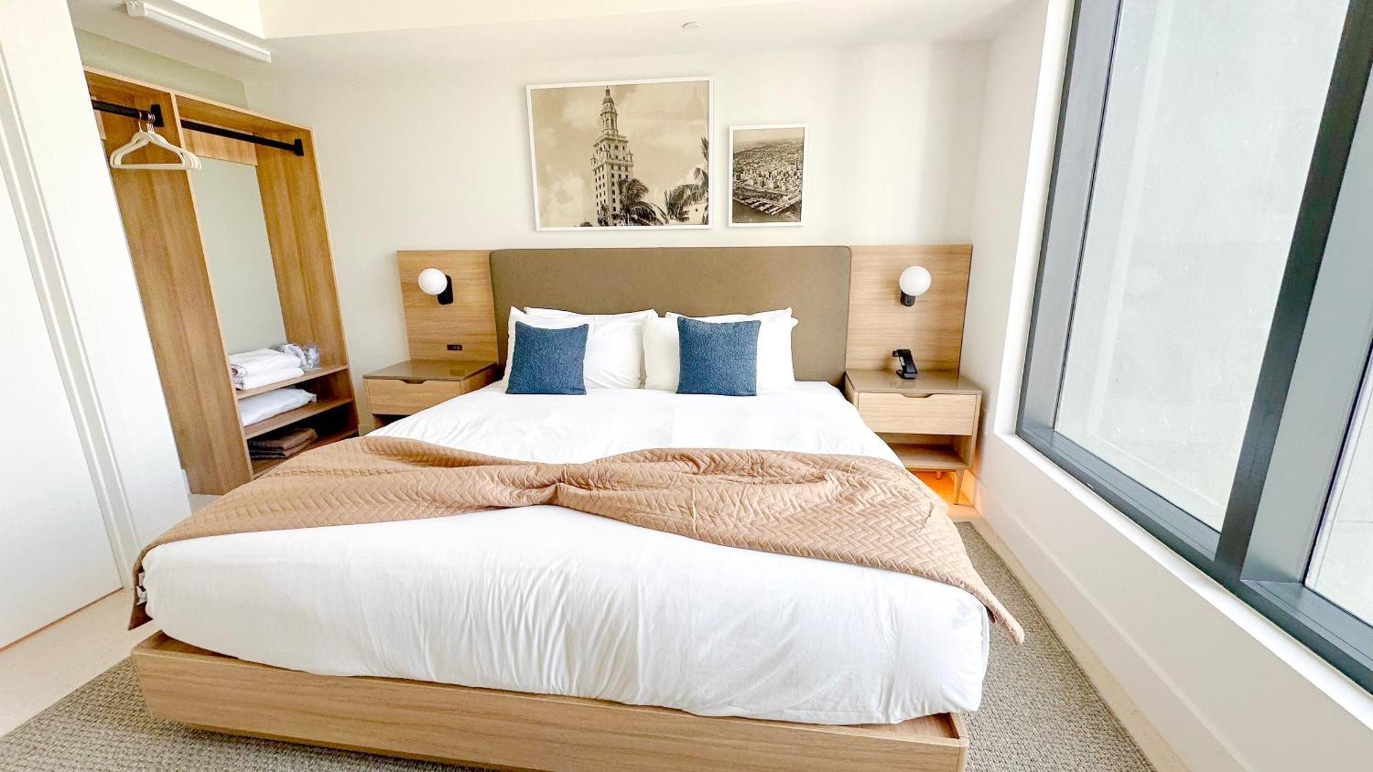 Stylish One Bedroom In The Heart Of Vibrant Downtown- Daily Fee And Parking Not Included *