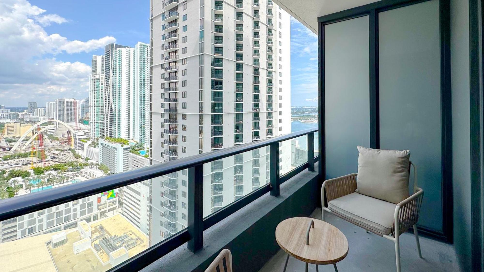Stylish One Bedroom In The Heart Of Vibrant Downtown- Daily Fee And Parking Not Included * Miami