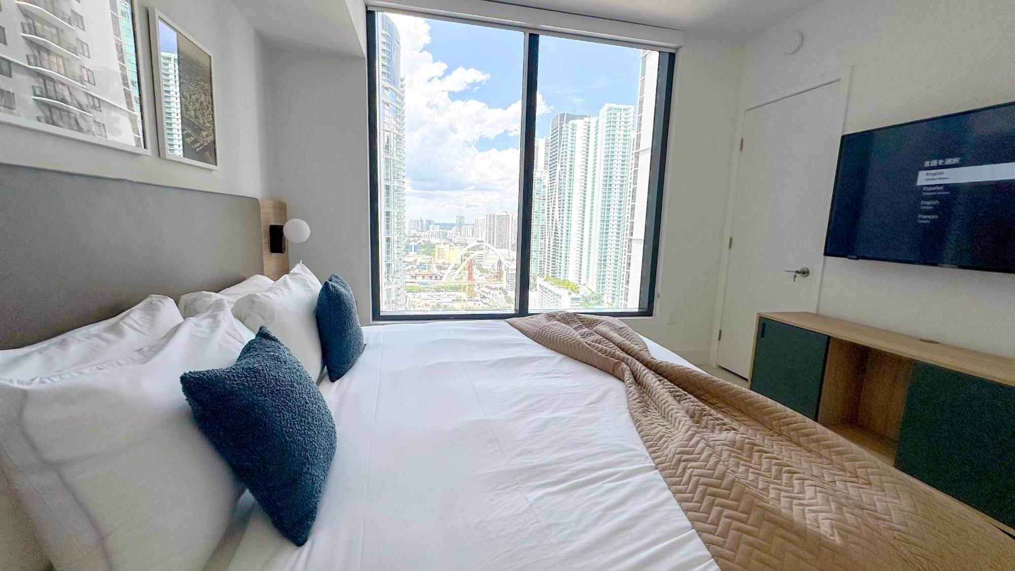 Stylish One Bedroom In The Heart Of Vibrant Downtown- Daily Fee And Parking Not Included Miami