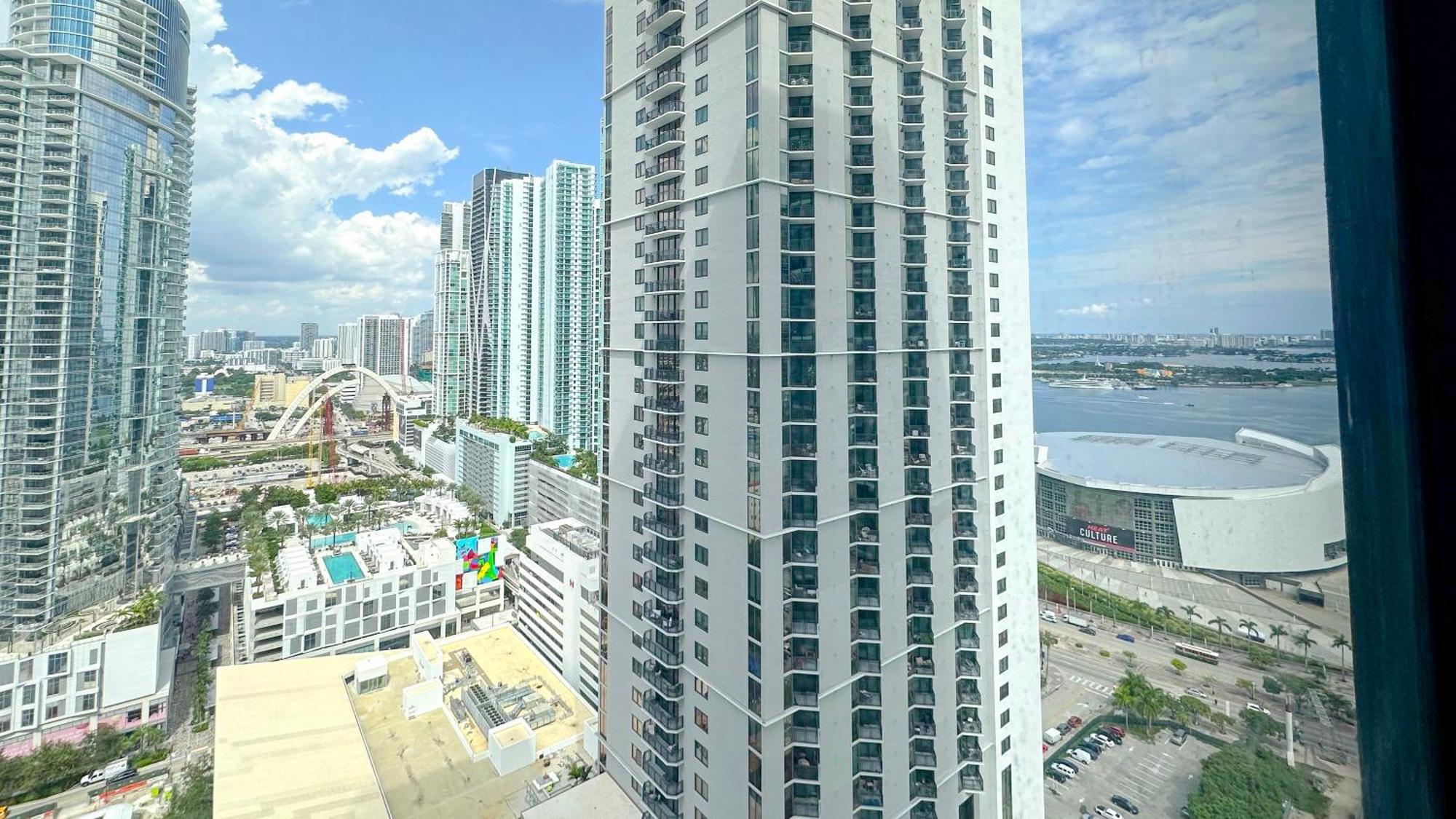 Stylish One Bedroom In The Heart Of Vibrant Downtown- Daily Fee And Parking Not Included * Miami