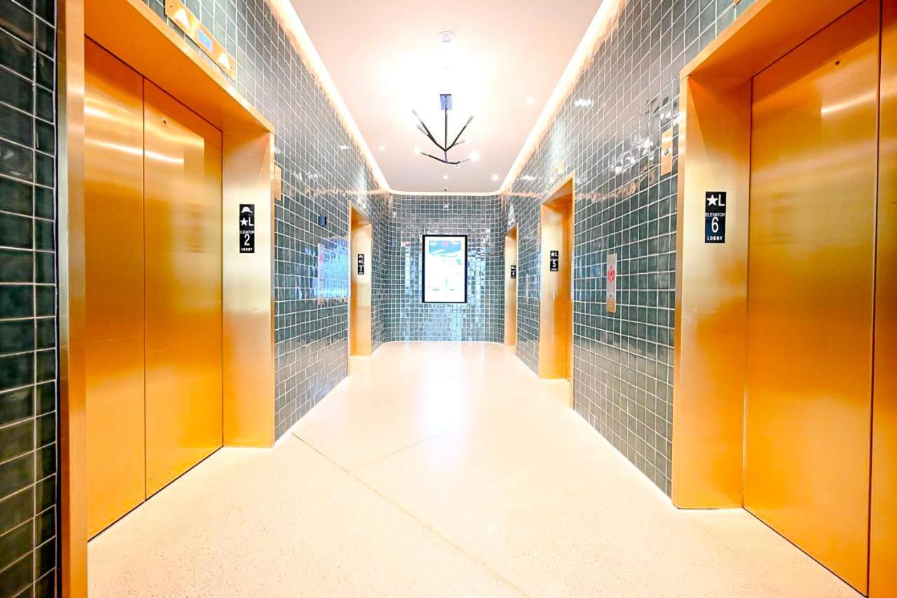 Stylish In The Heart Of Vibrant Downtown- Daily Fee And Parking Not Included * Miami
