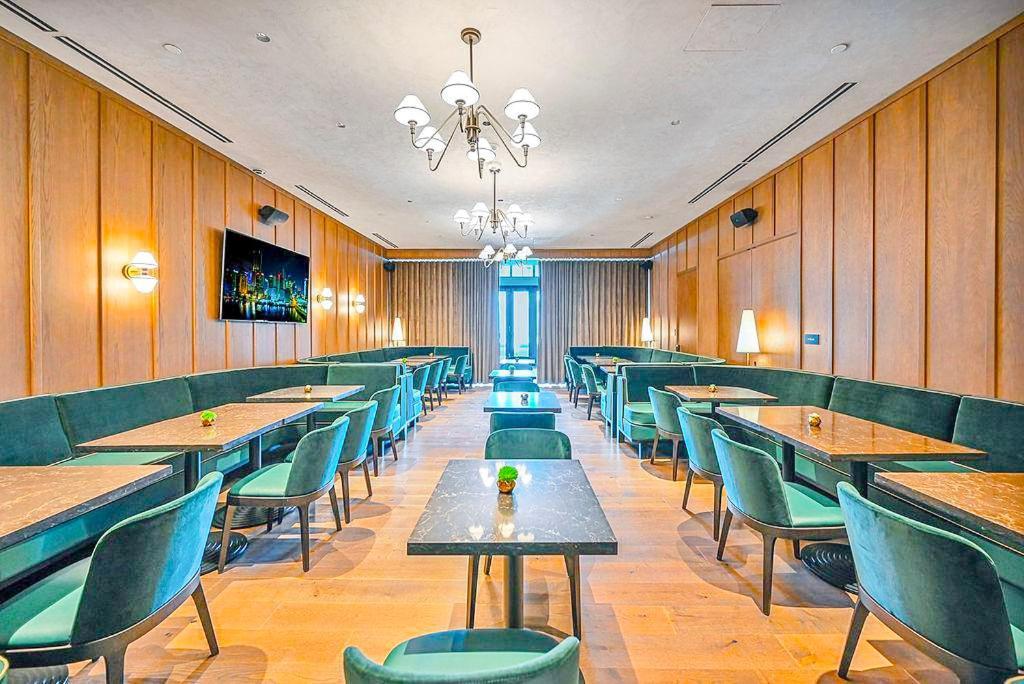 Stylish In The Heart Of Vibrant Downtown- Daily Fee And Parking Not Included