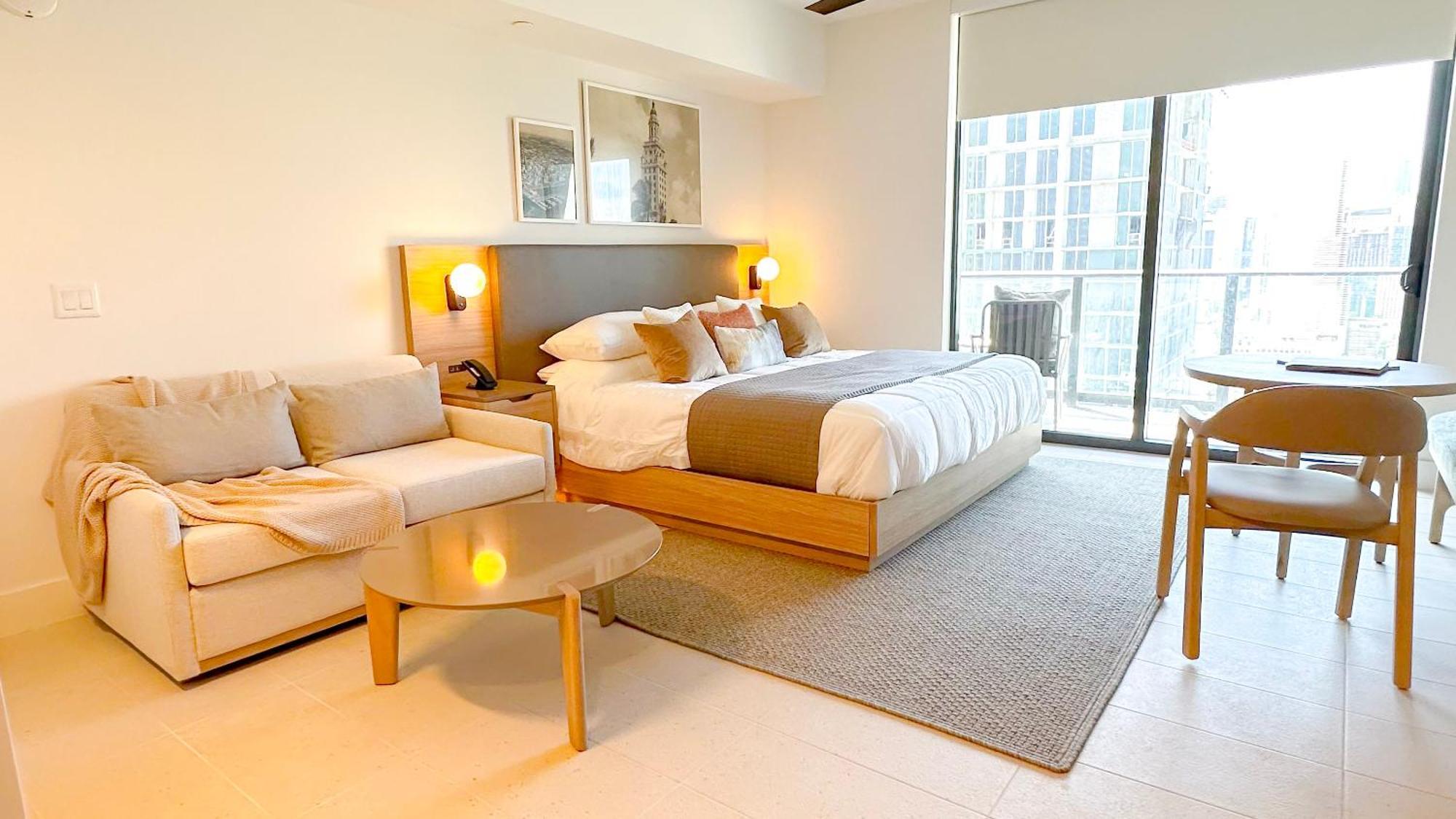 Stylish In The Heart Of Vibrant Downtown- Daily Fee And Parking Not Included Apartment *