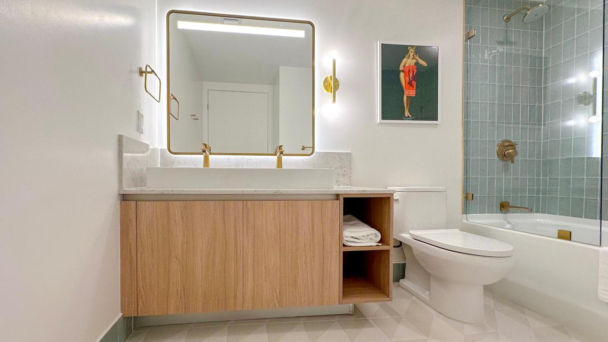 Stylish In The Heart Of Vibrant Downtown- Daily Fee And Parking Not Included * Miami