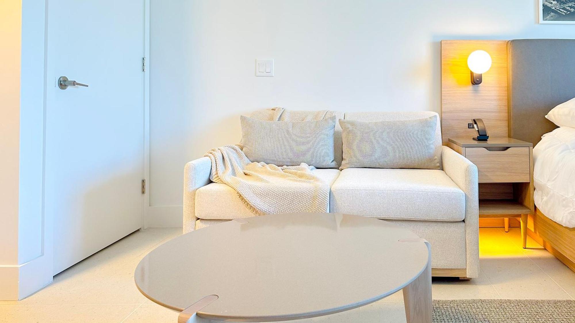 Apartment Stylish In The Heart Of Vibrant Downtown- Daily Fee And Parking Not Included