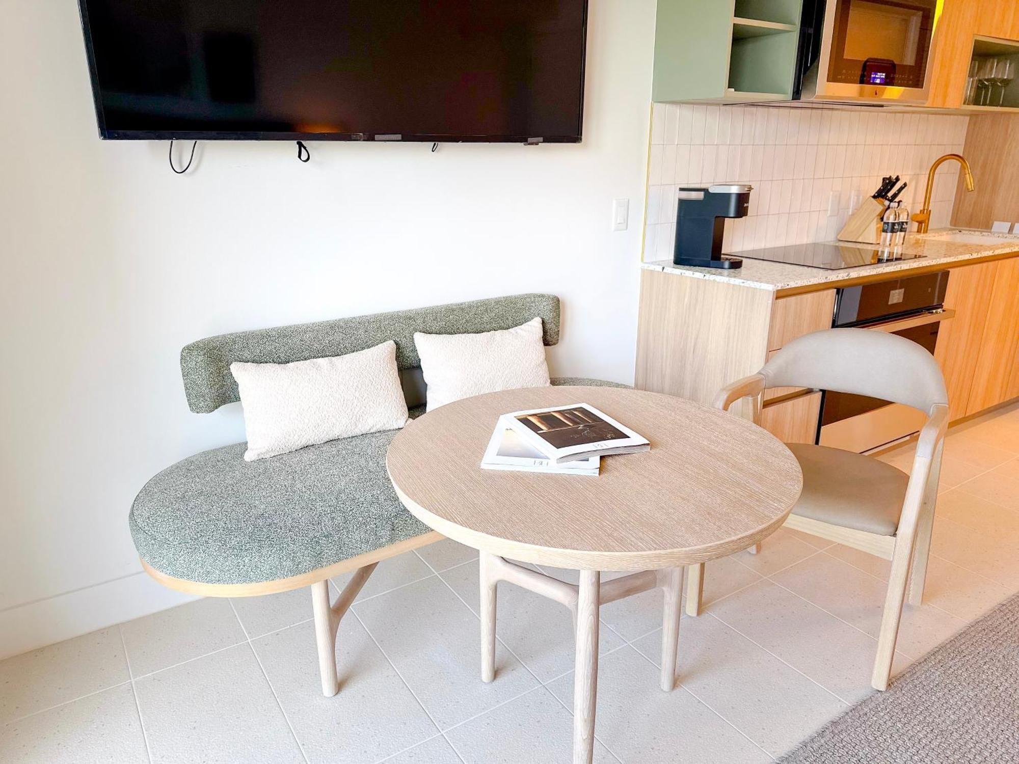 Stylish In The Heart Of Vibrant Downtown- Daily Fee And Parking Not Included Apartment Miami