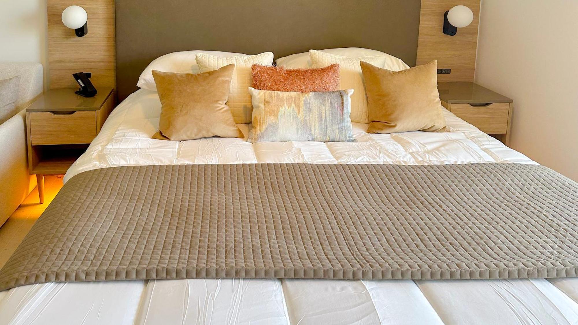 Stylish In The Heart Of Vibrant Downtown- Daily Fee And Parking Not Included Apartment *