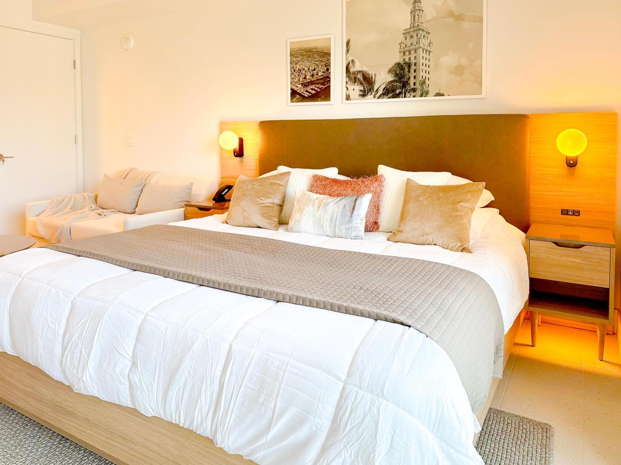 Stylish In The Heart Of Vibrant Downtown- Daily Fee And Parking Not Included * Miami