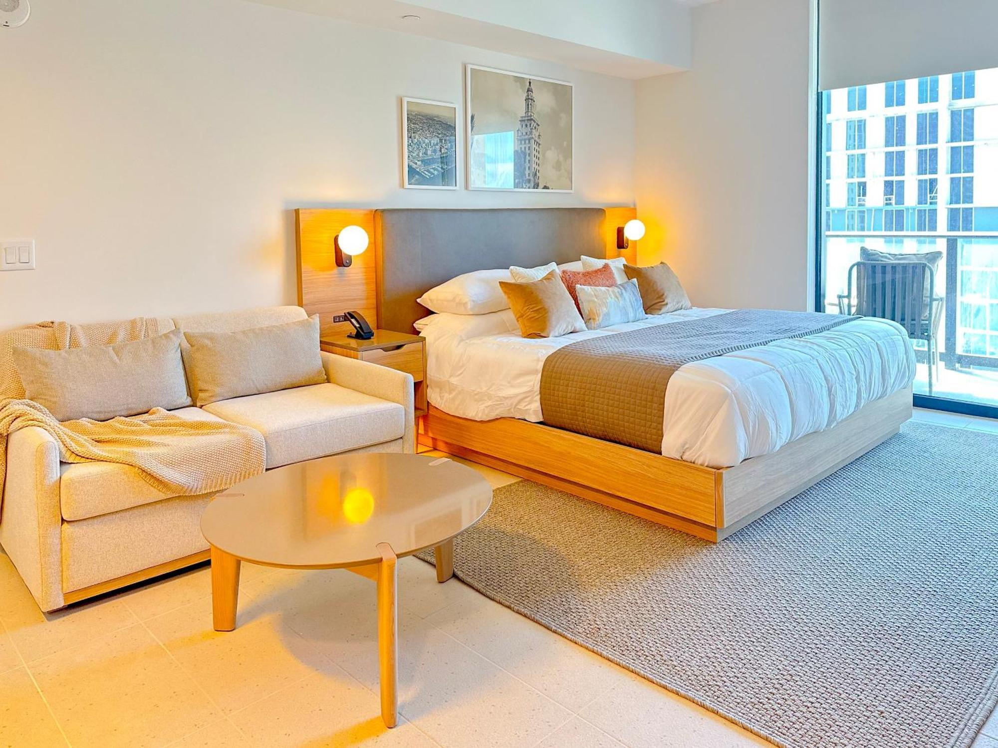 Stylish In The Heart Of Vibrant Downtown- Daily Fee And Parking Not Included *