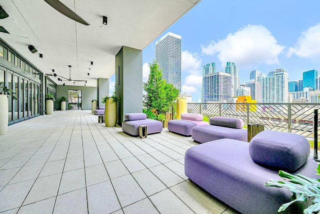 Apartment Stylish In The Heart Of Vibrant Downtown- Daily Fee And Parking Not Included *