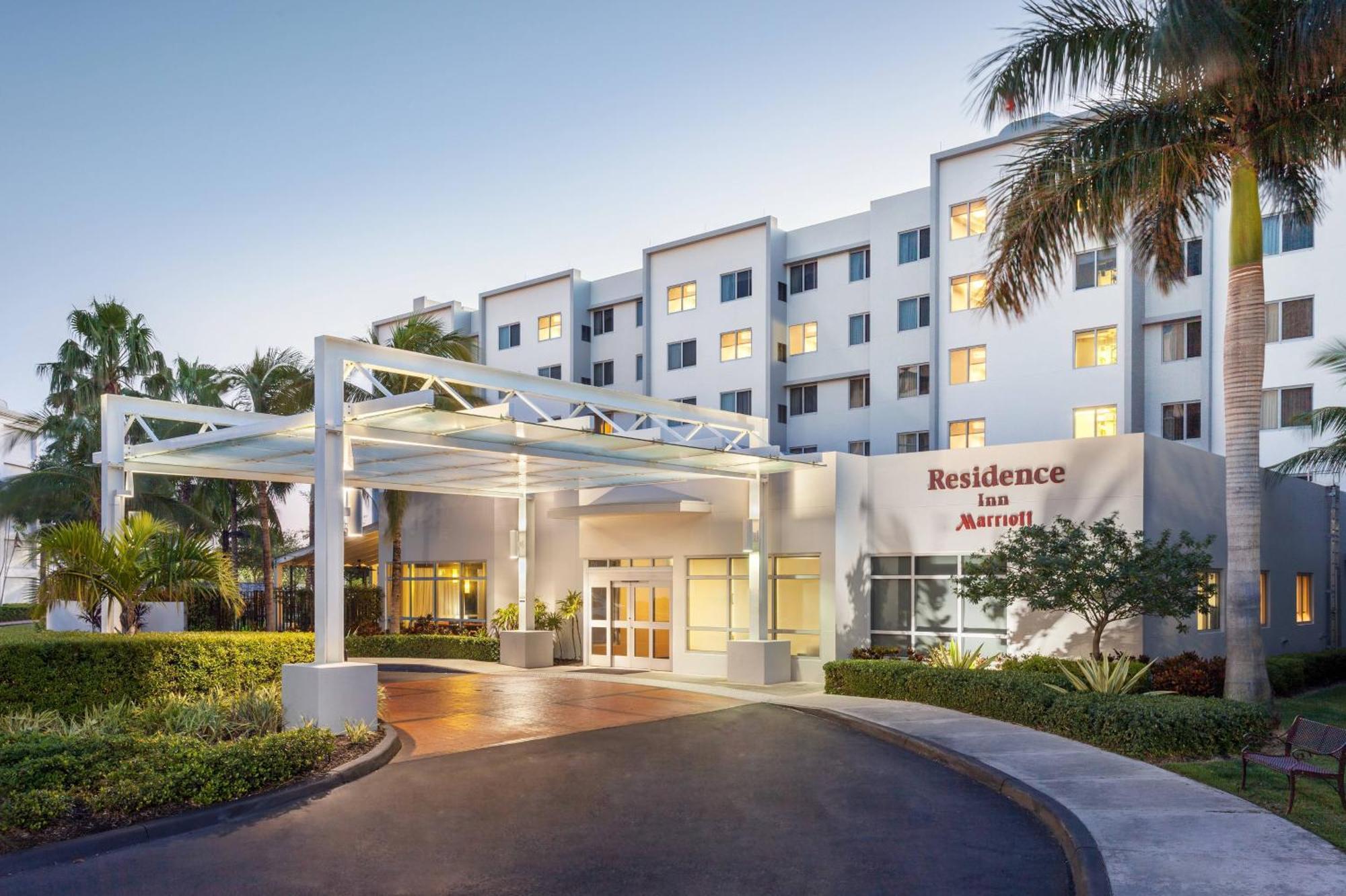 Hotel By Marriott Airport 3*