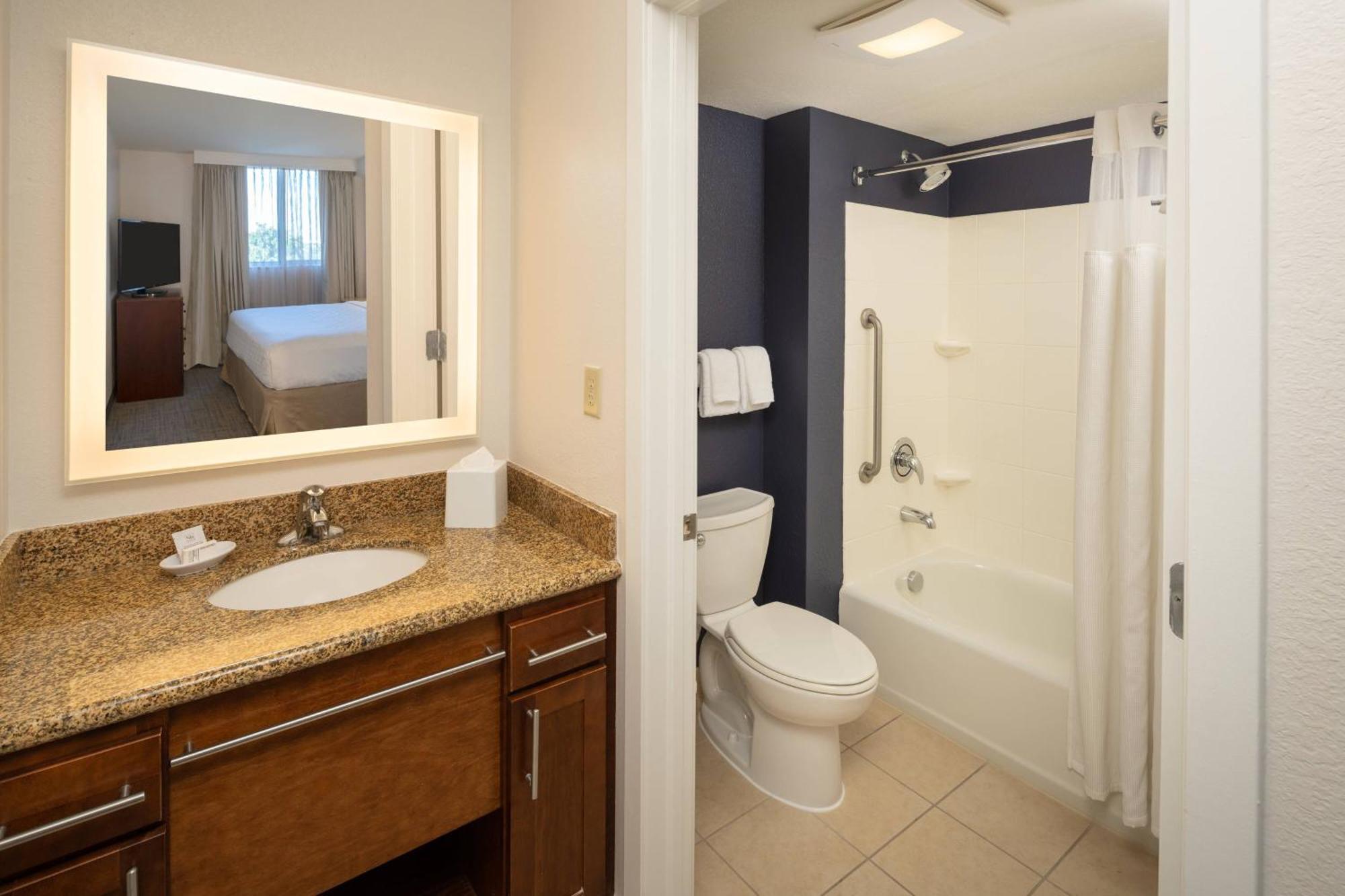 By Marriott Airport 3* Miami