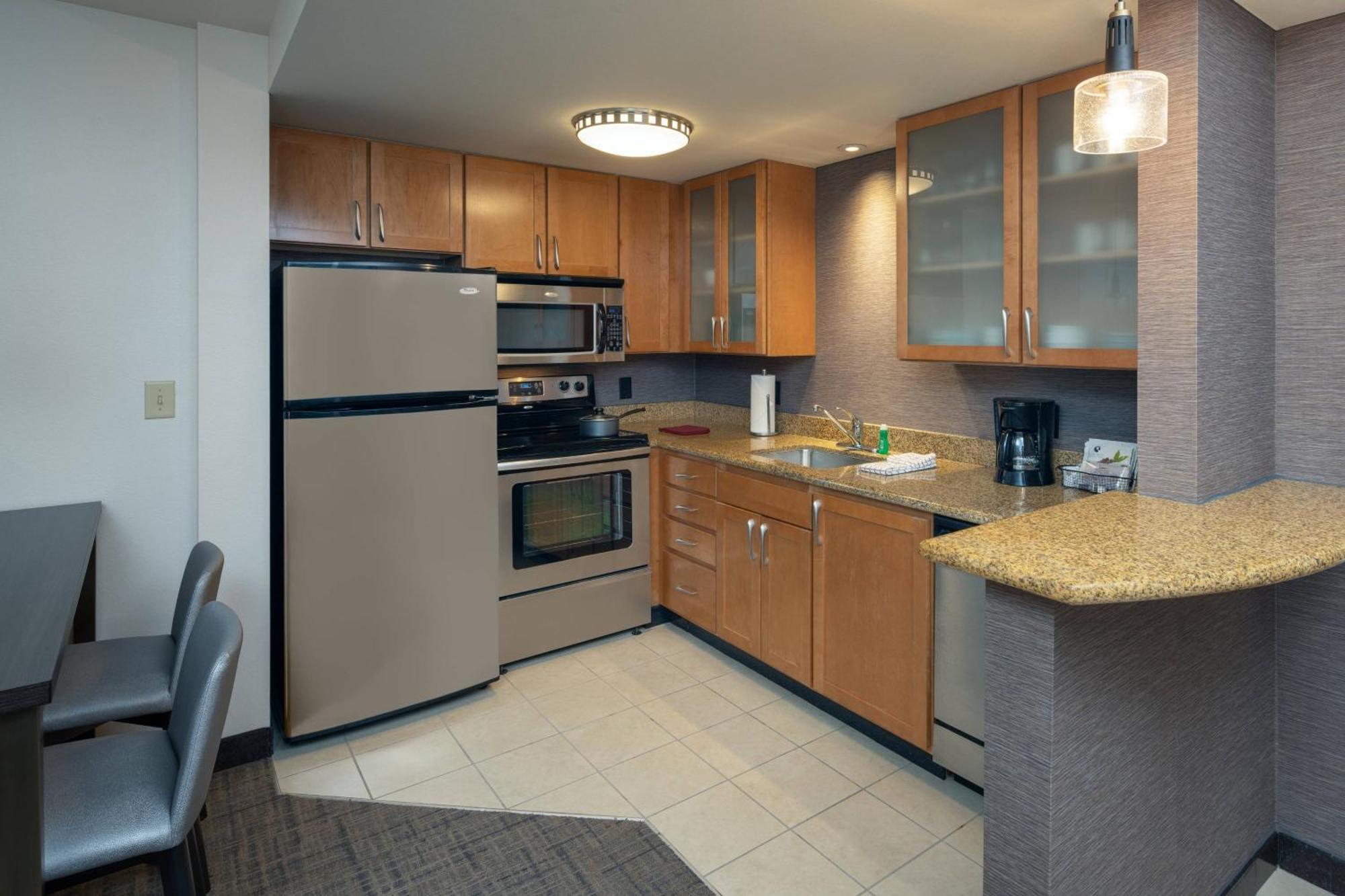 Hotel By Marriott Airport