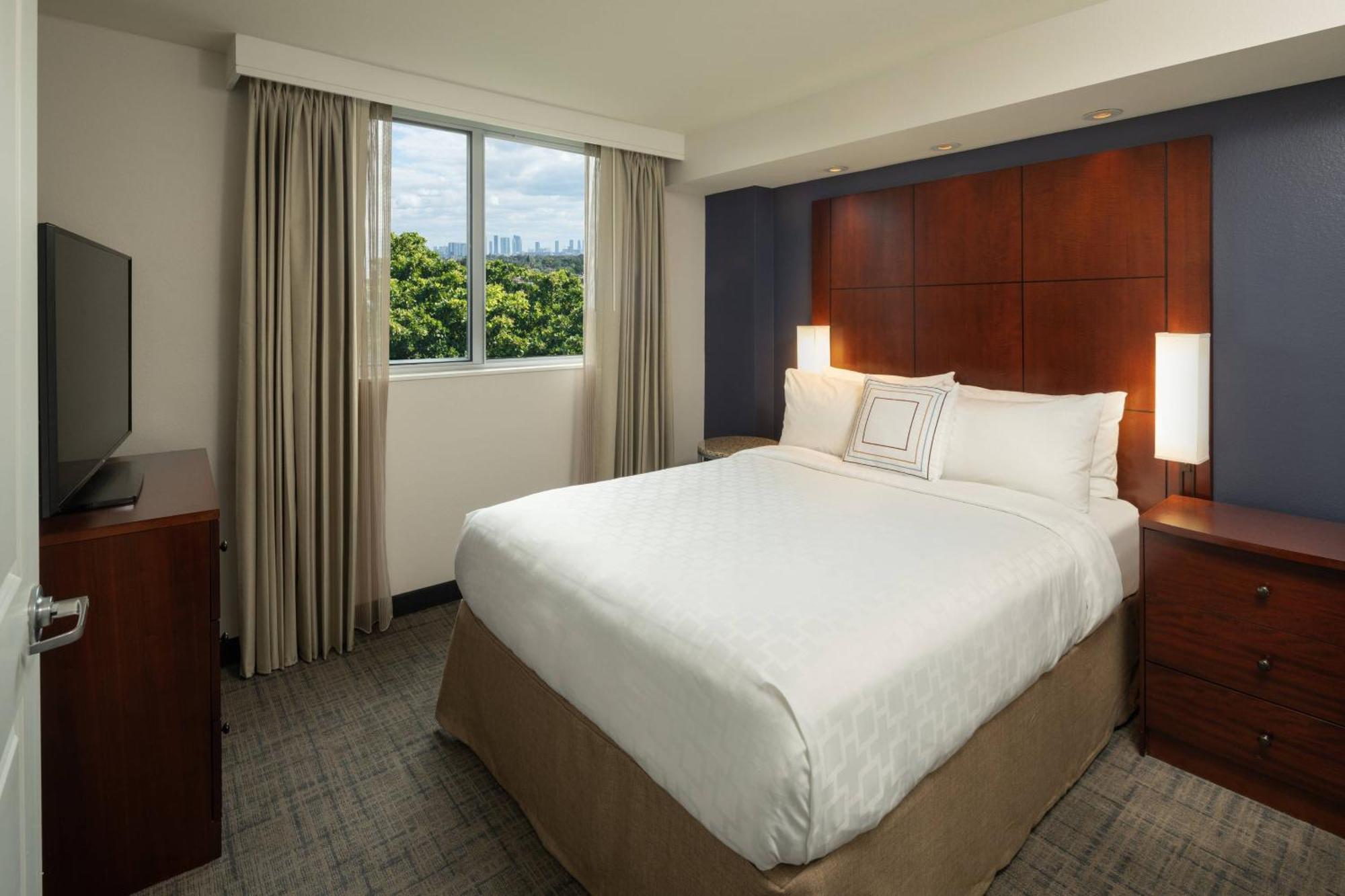 Hotel By Marriott Airport 3*