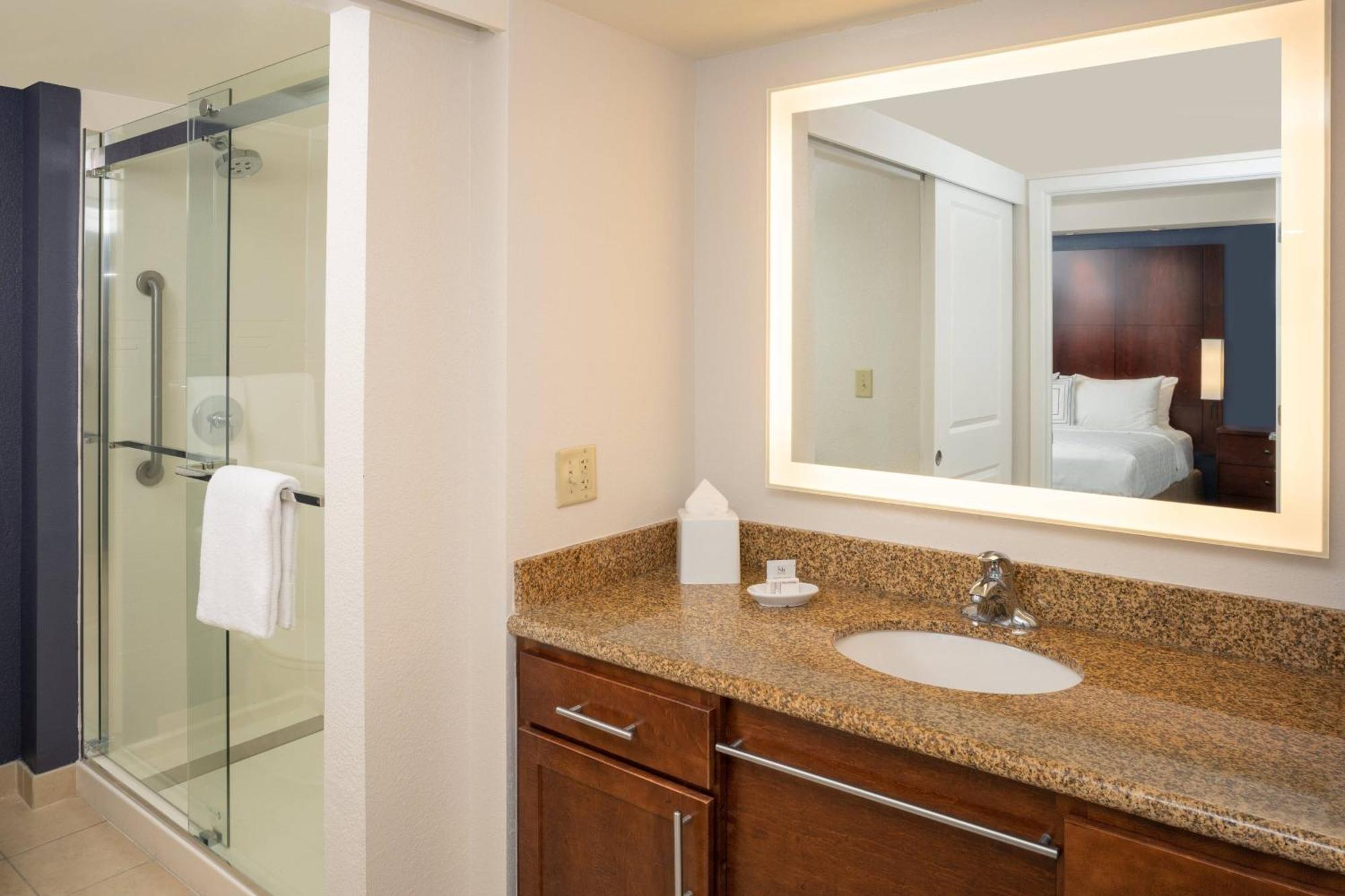 By Marriott Airport Hotel Miami