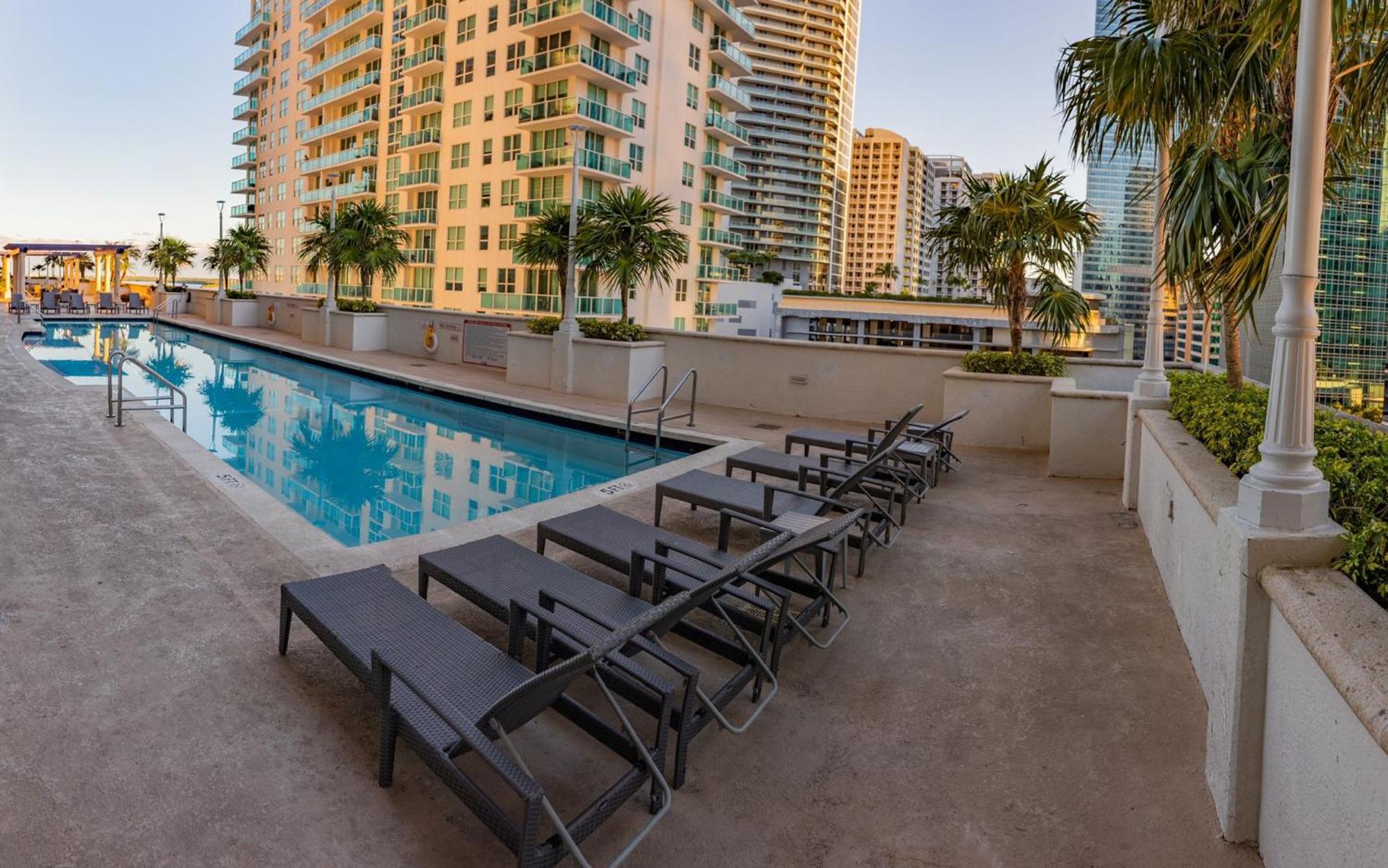 1bd With Free Parking And Amazing View *