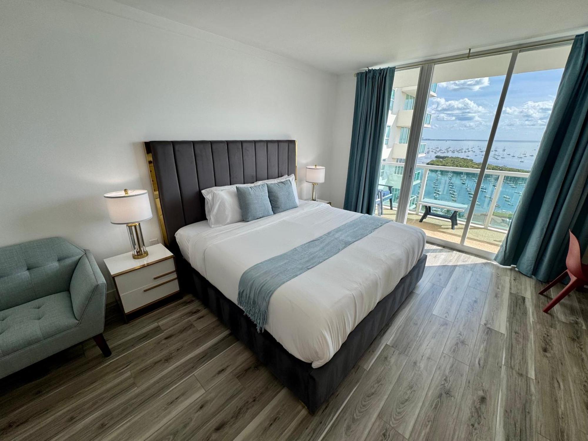 Balcony Ocean View ! Wifi - Pool - Gym - Parking Miami