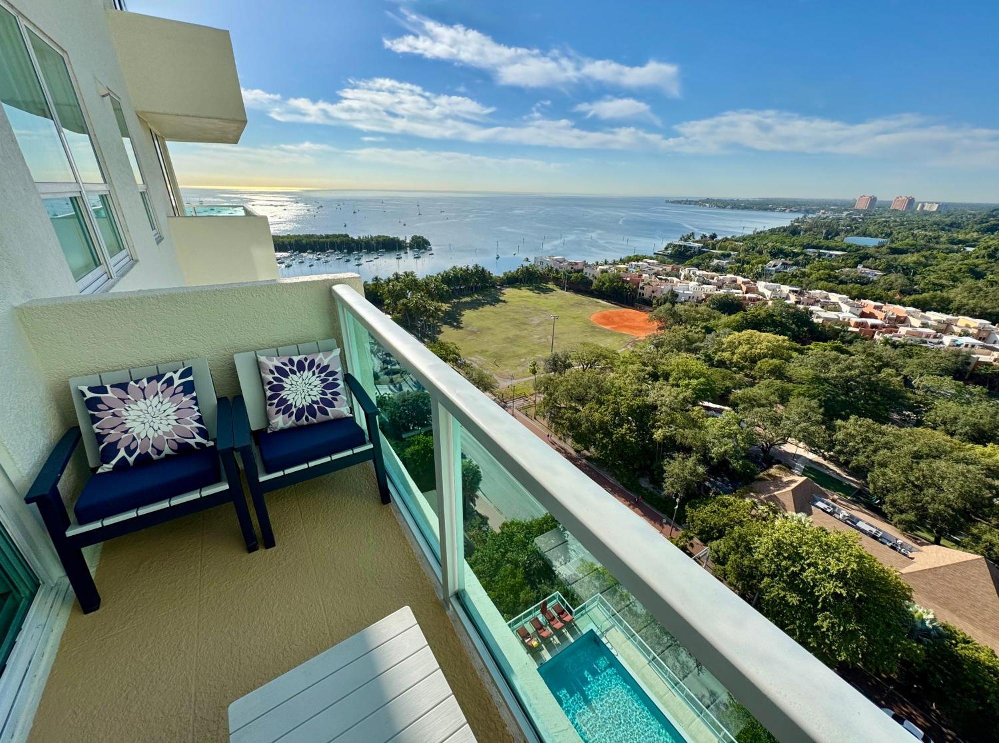 Balcony Ocean View ! Pool - Wifi - Gym - Parking Appartement *