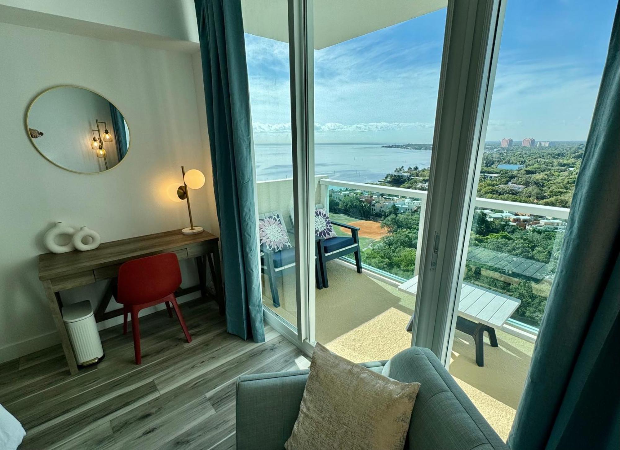Balcony Ocean View ! Pool - Wifi - Gym - Parking Appartement *