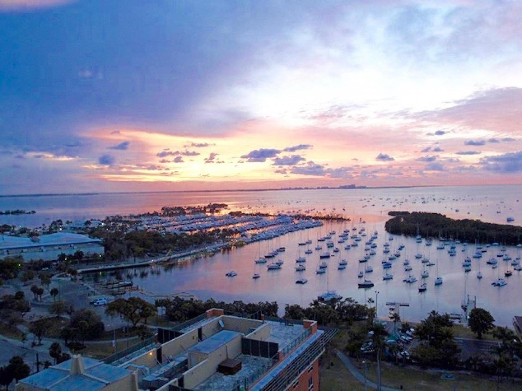Balcony Ocean View ! Pool - Wifi - Gym - Parking * Miami