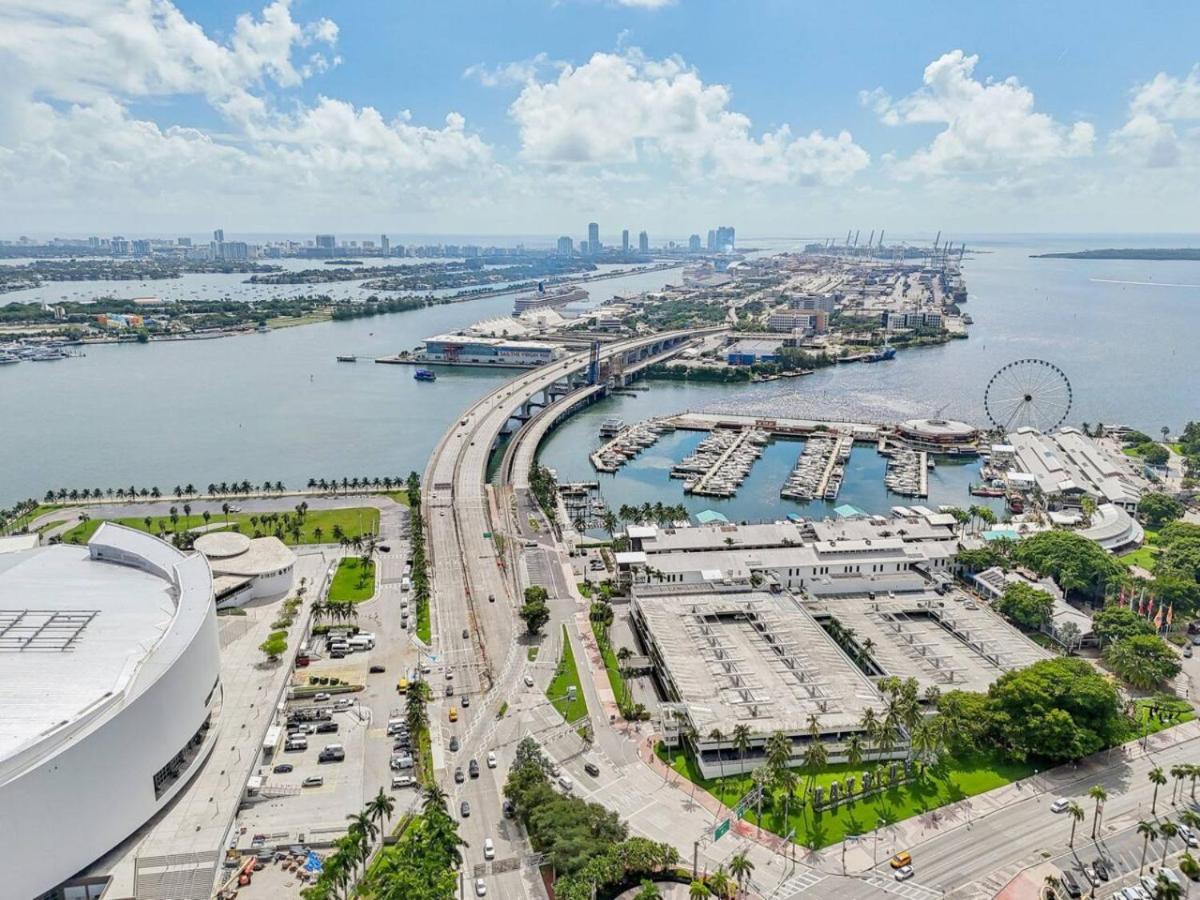 New Luxury Bay View Downtown Apartment *