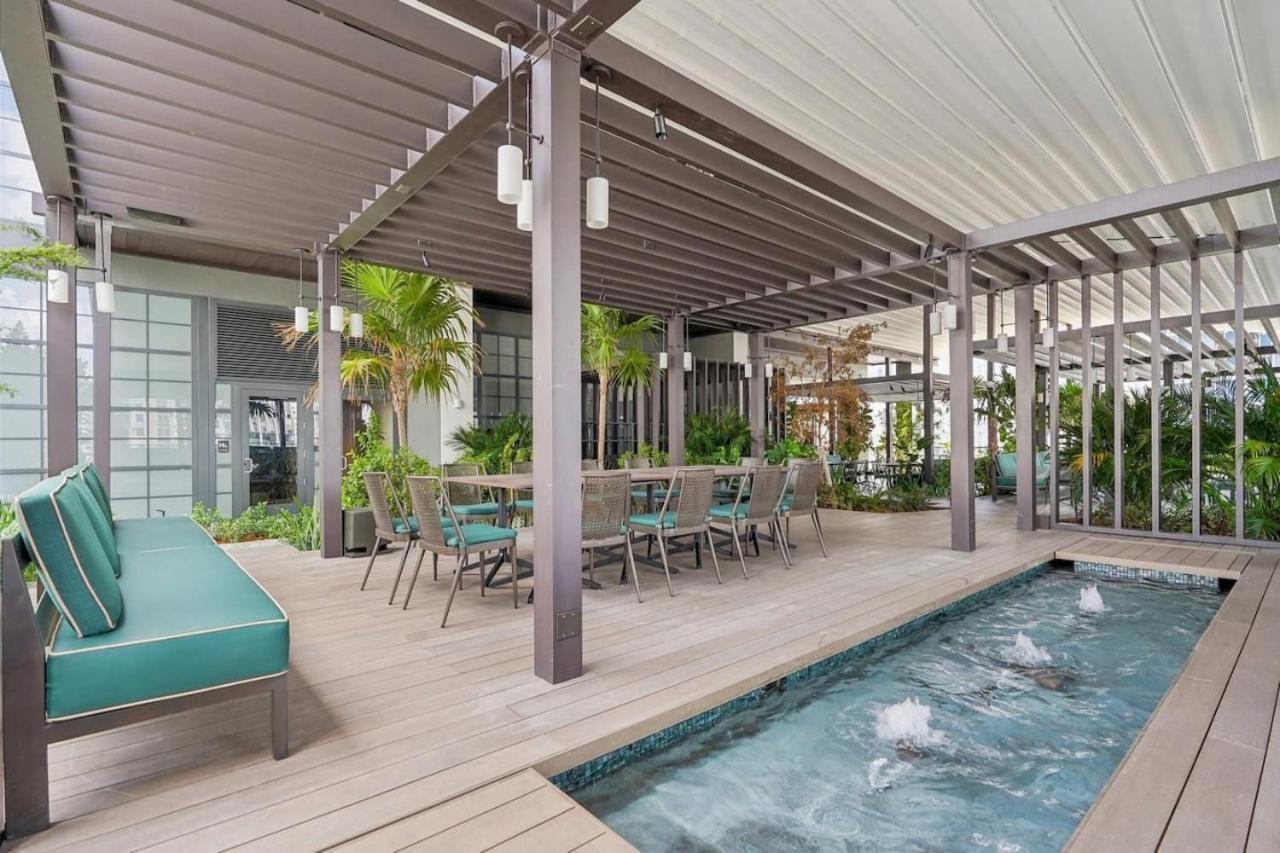 New Luxury Bay View Downtown Apartment *