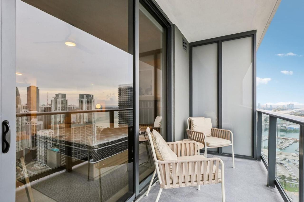 New Luxury Bay View Downtown Apartment