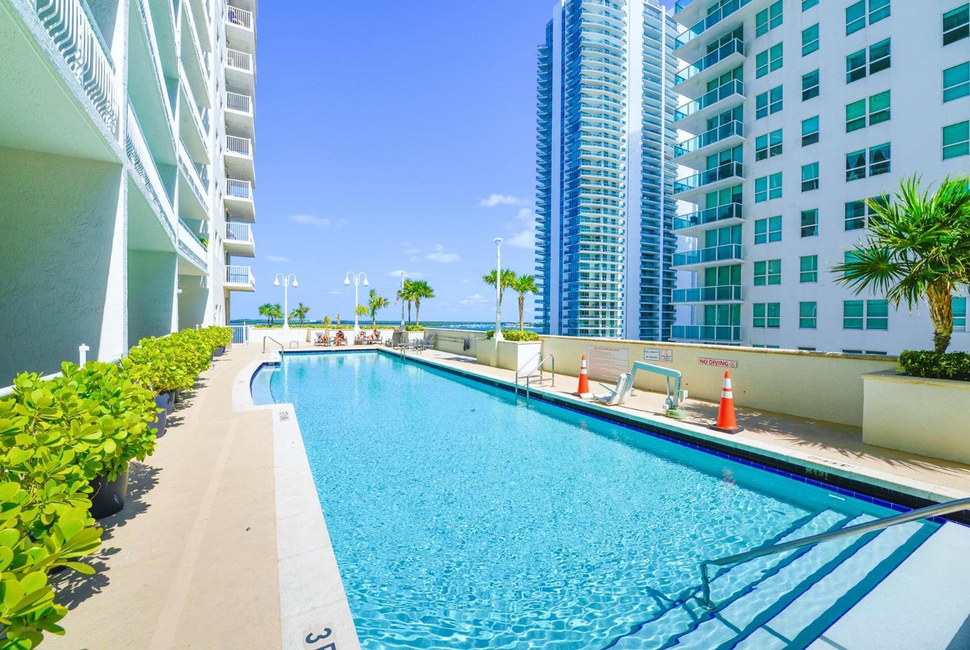 Luxurious 3br With Pool In Brickell Apartment