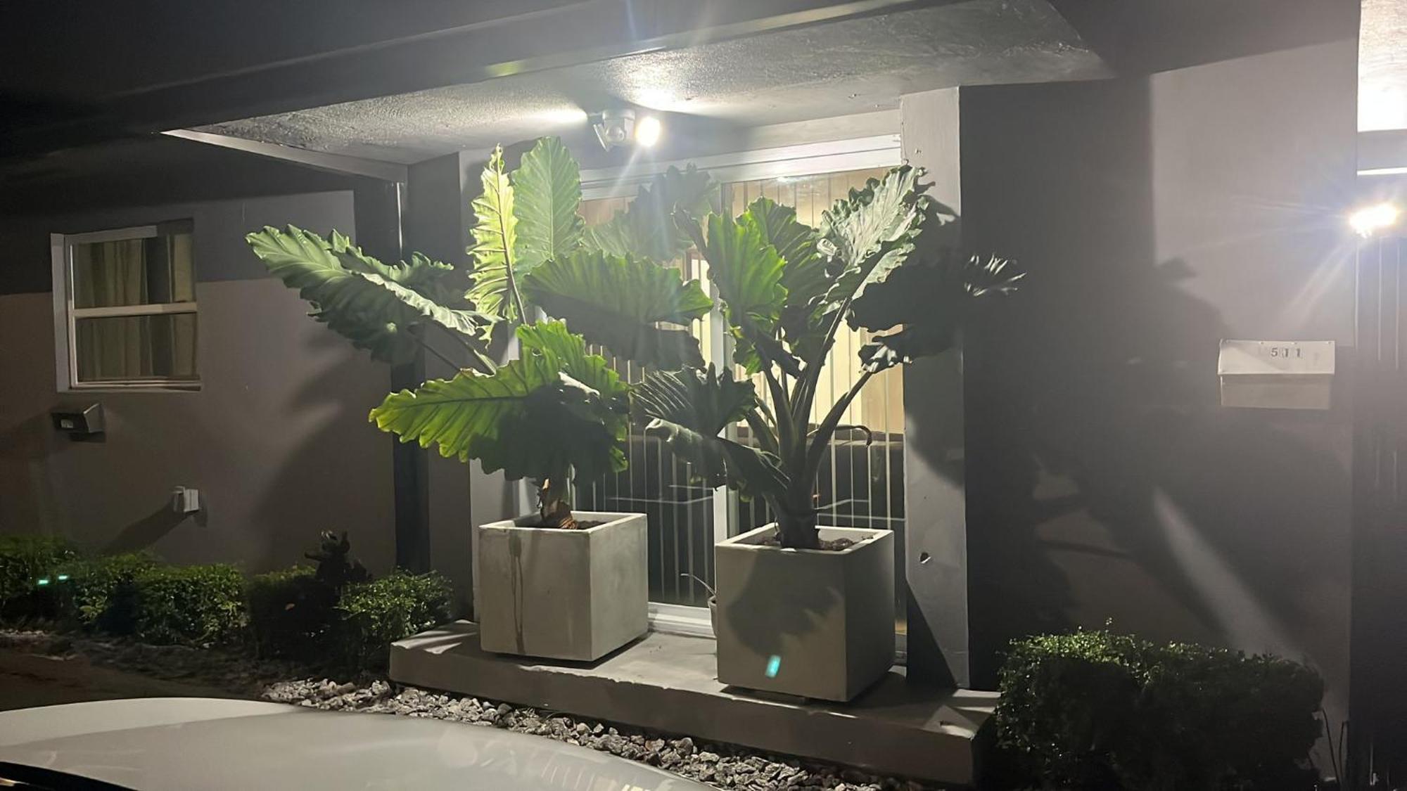 Villa Beautiful, Fully Furnished 4bed 2bath House - 5 Minute Walk To Miracle Mile Downtown Coral Gables