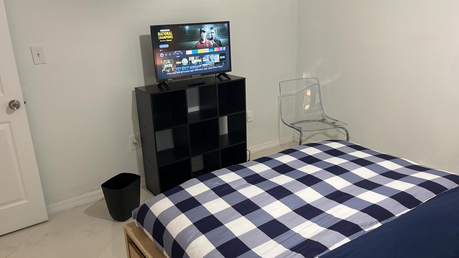 Beautiful, Fully Furnished 4bed 2bath House - 5 Minute Walk To Miracle Mile Downtown Coral Gables *