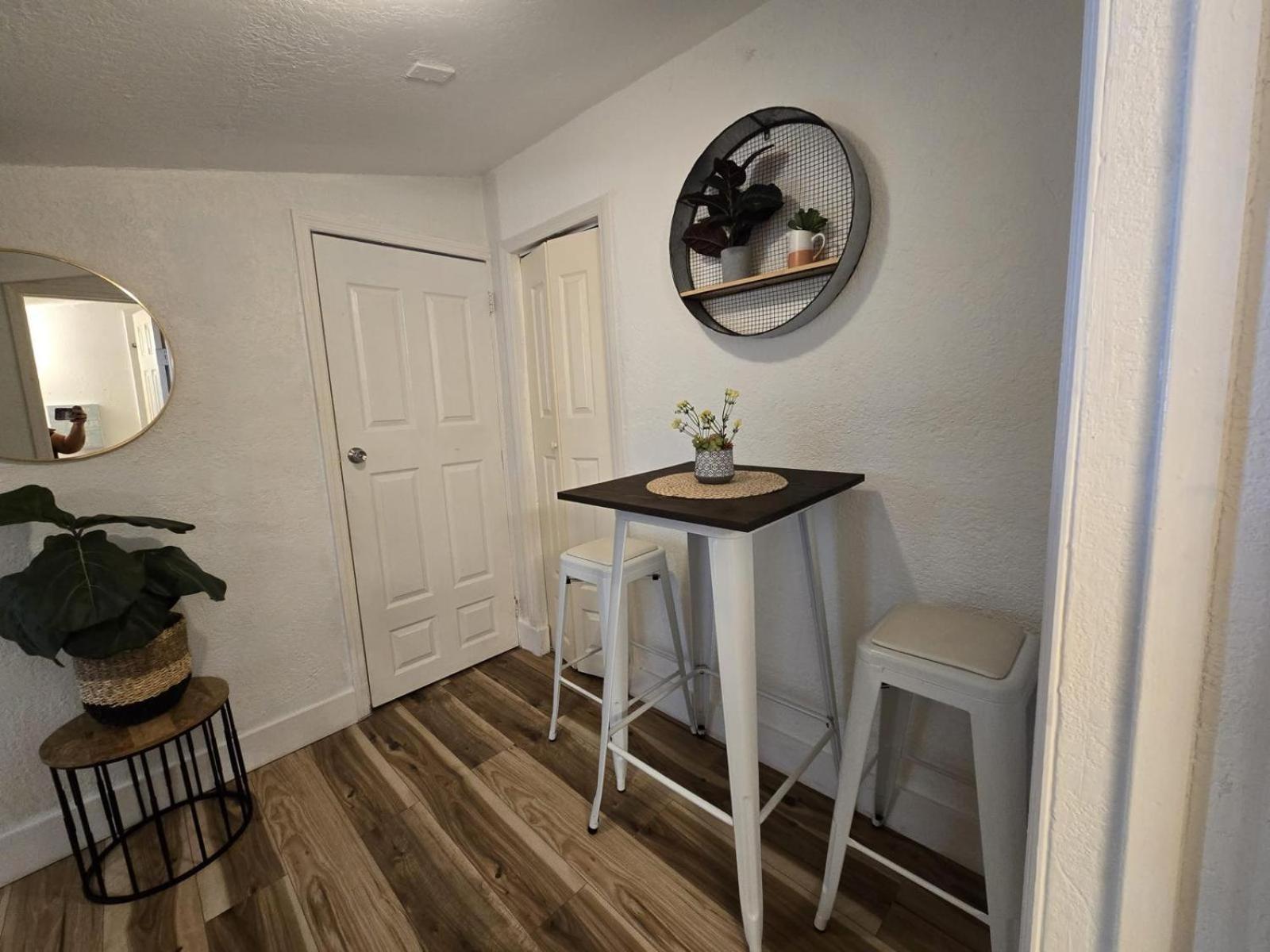 420 Friendly Charming Apt 1br1bth *