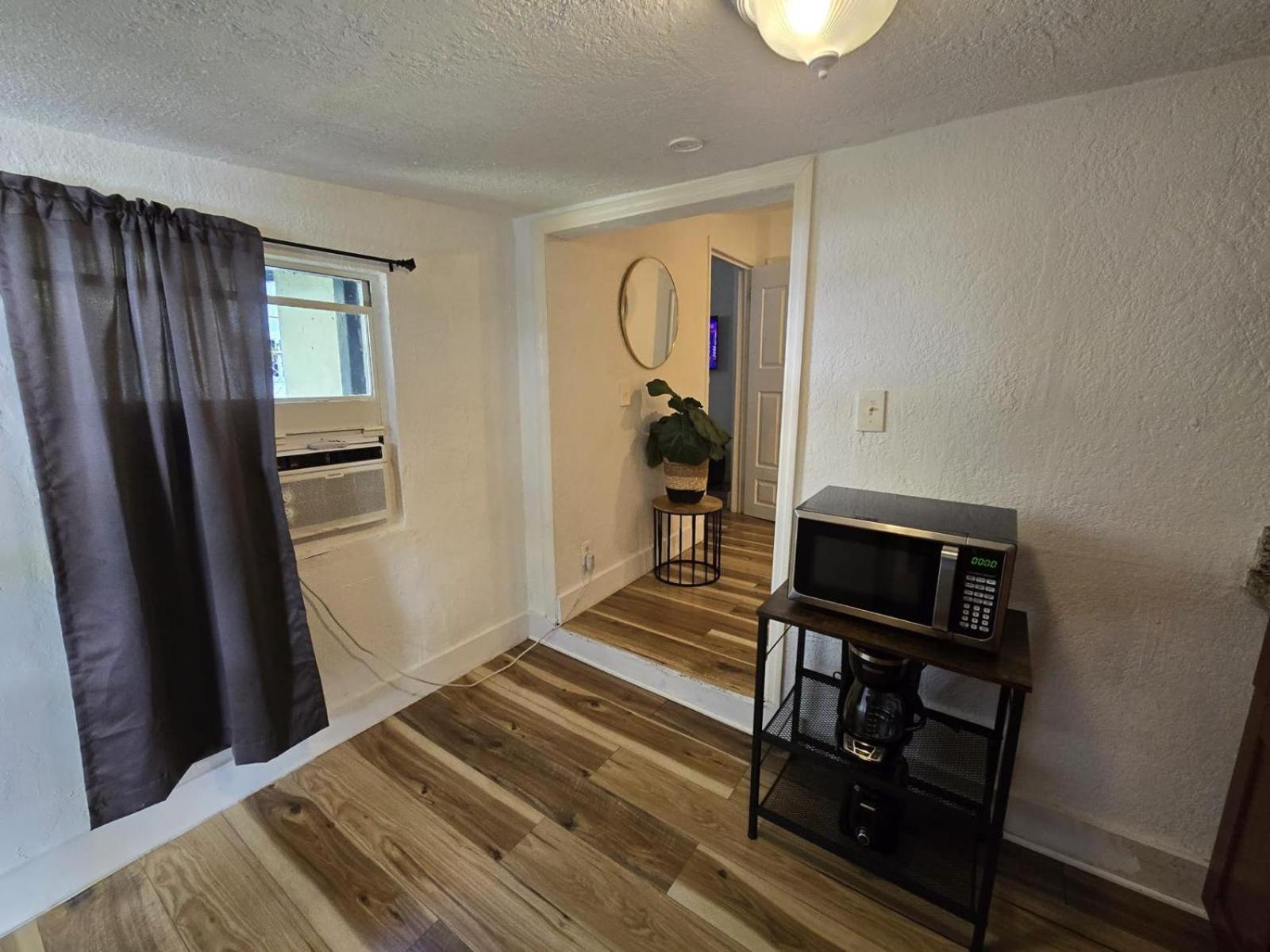 420 Friendly Charming Apt 1br1bth Apartment