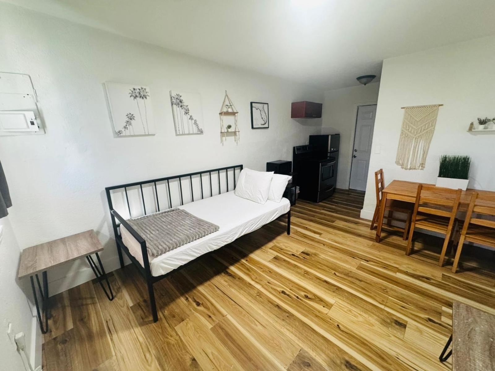 420 Friendly Charming Apt 1br1bth *