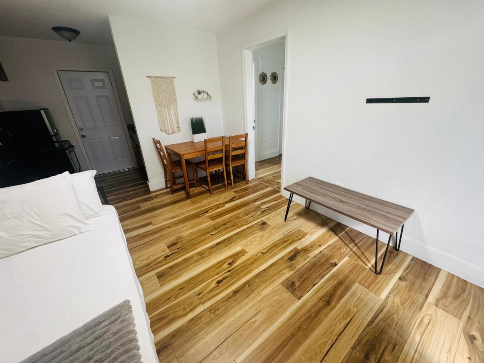 420 Friendly Charming Apt 1br1bth * Miami