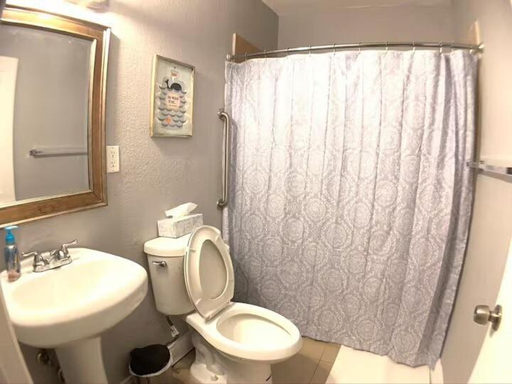 Apartment Group By The Grove & Gables