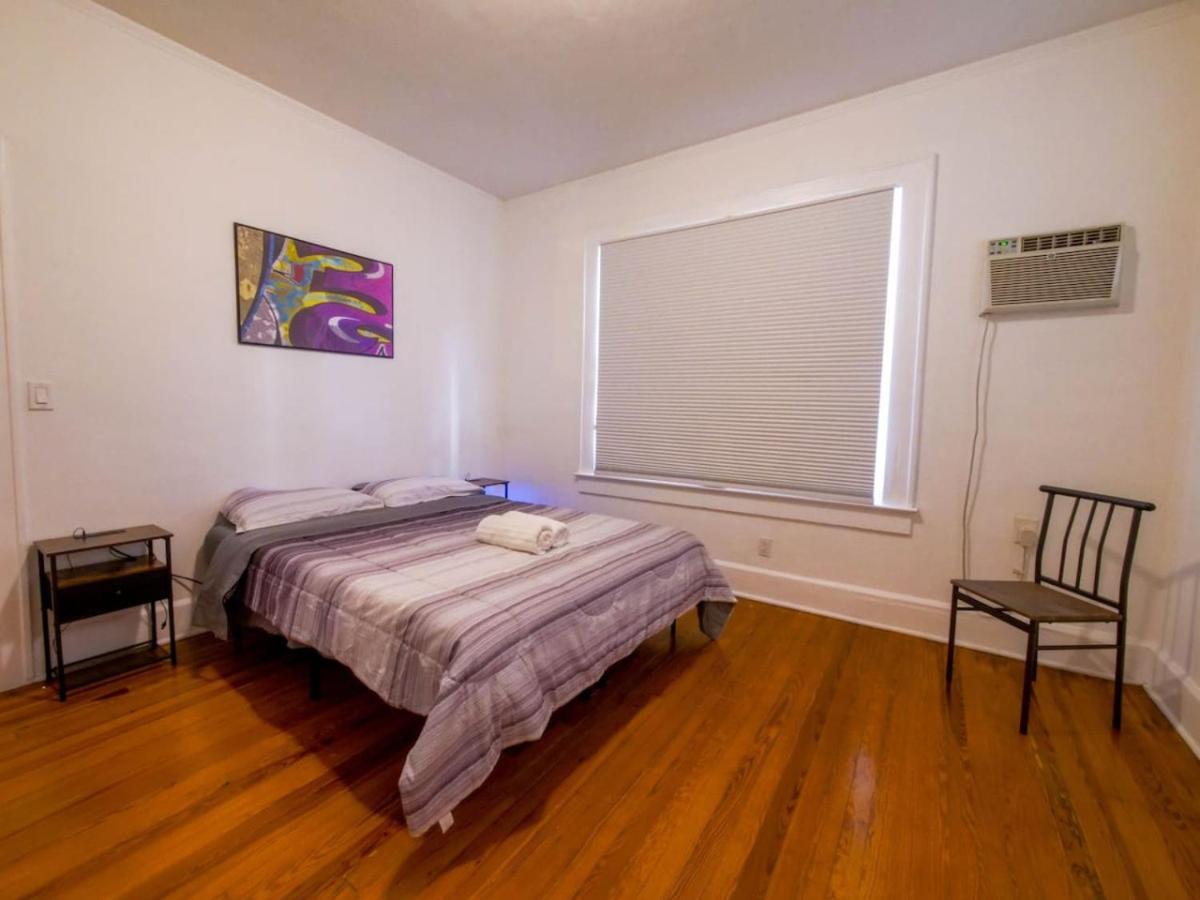 Style 2bed And 1bath Gem - Location Apartment