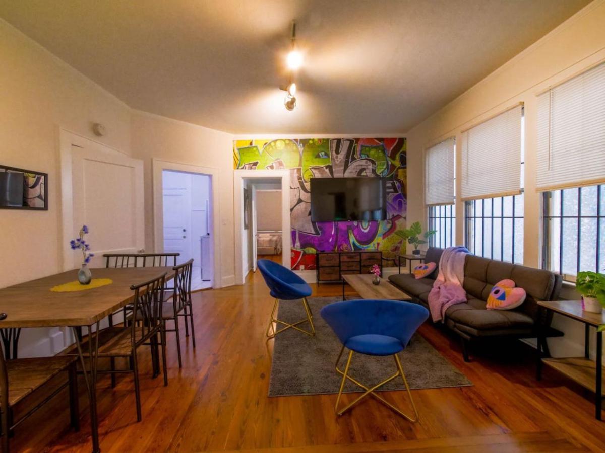 Style 2bed And 1bath Gem - Location *