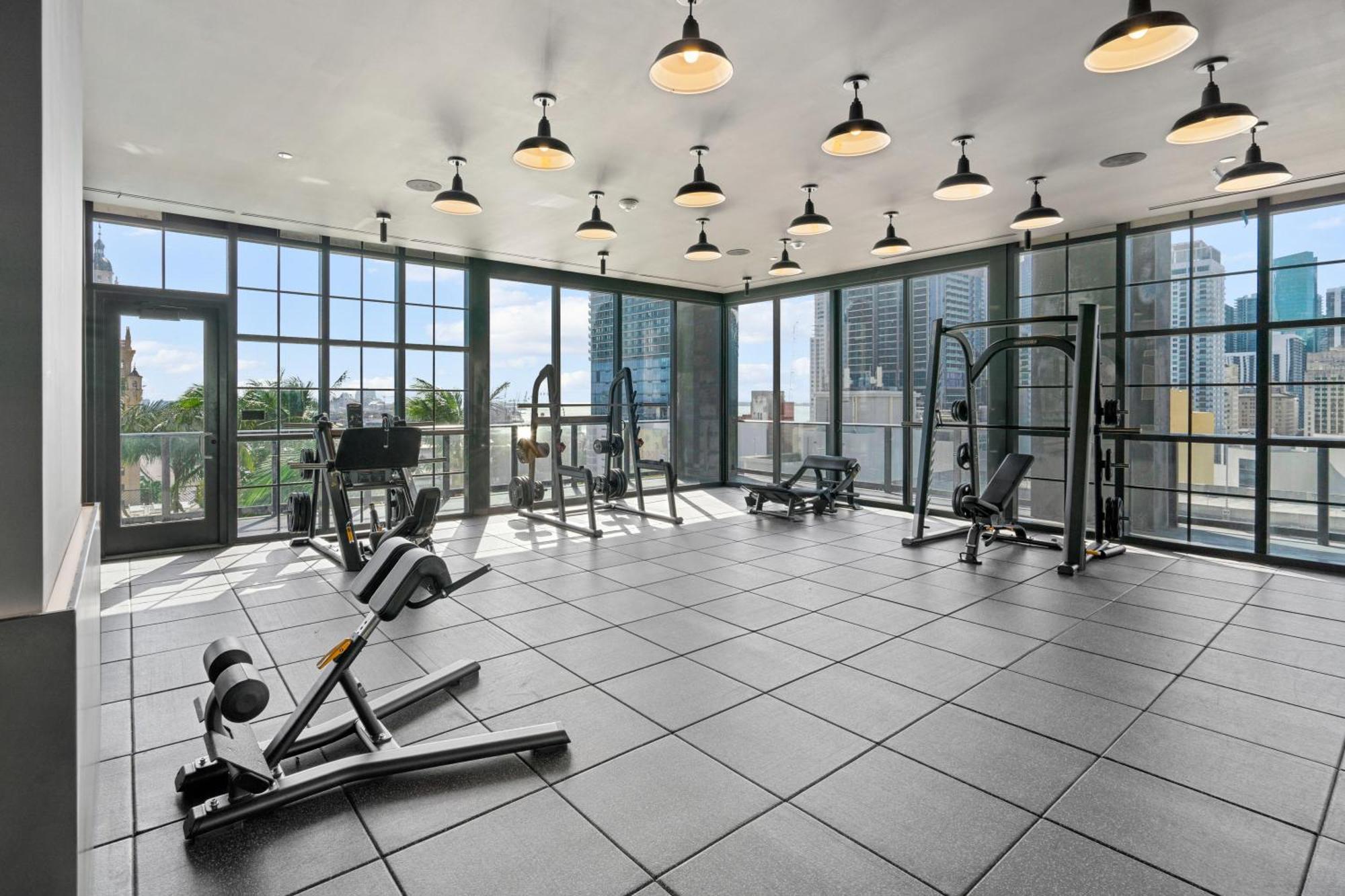 New 2-bdrm Downtown With Bay Vista *