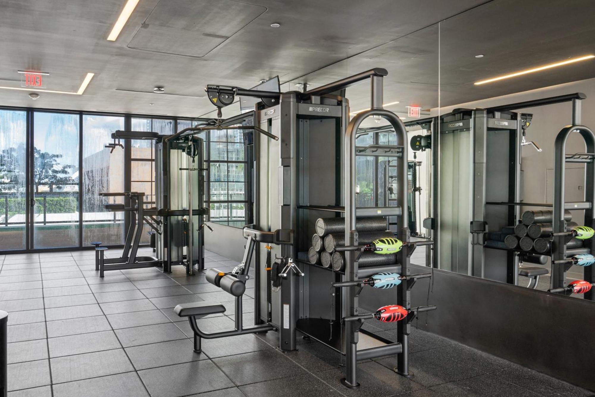 New 2-bdrm Downtown With Bay Vista Apartment