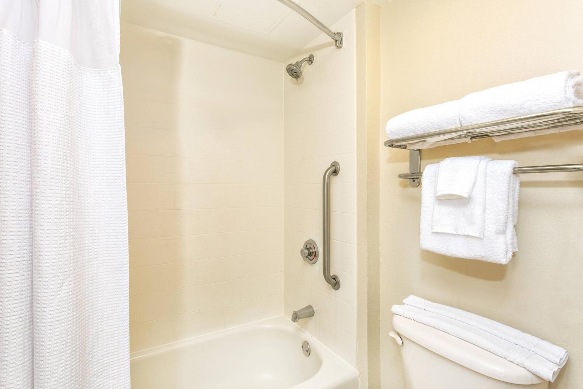 Springhill By Marriott Airport South Blue Lagoon Area 3*