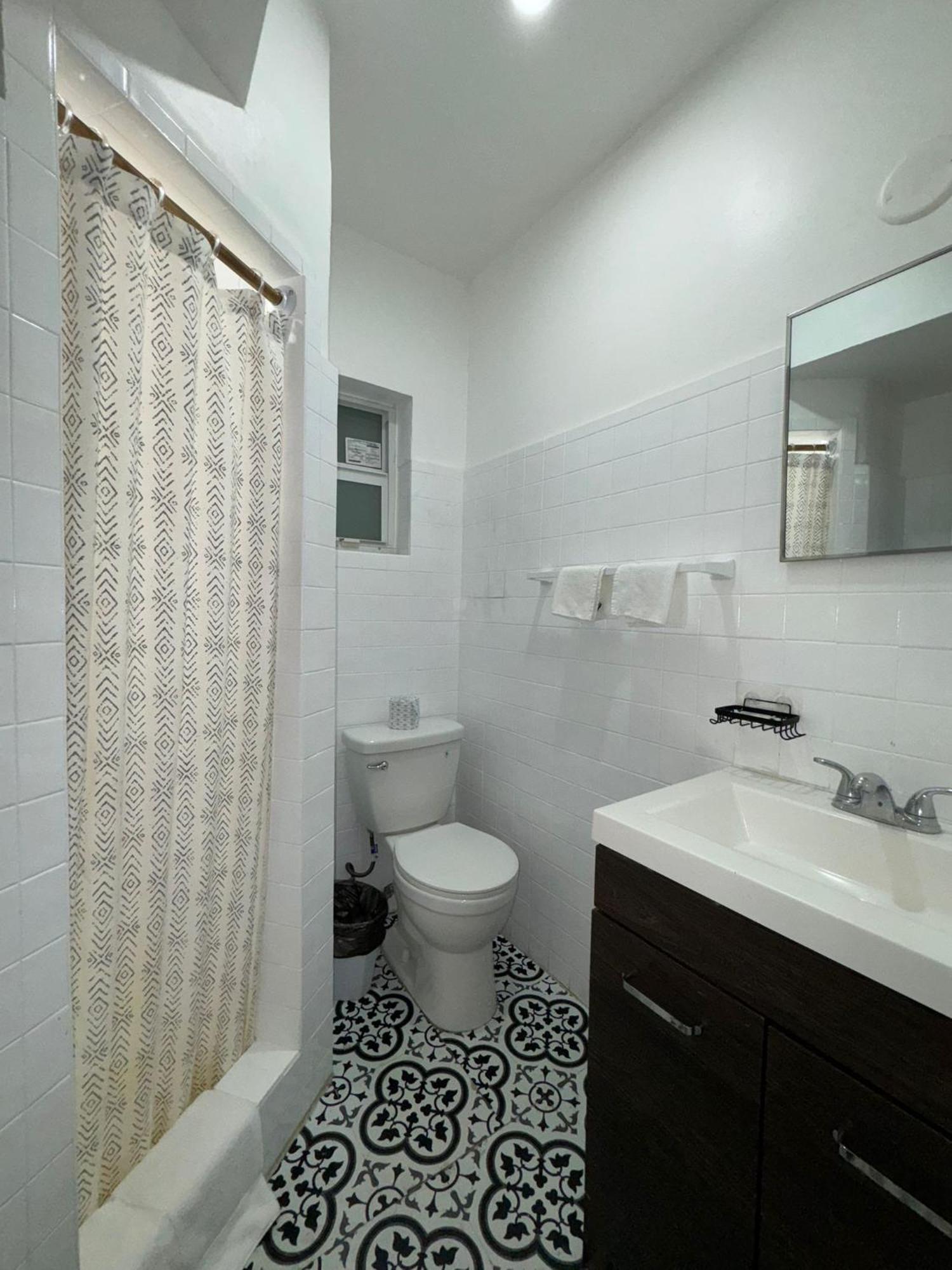 Hotel Rainbow - - Little Havanna Miami