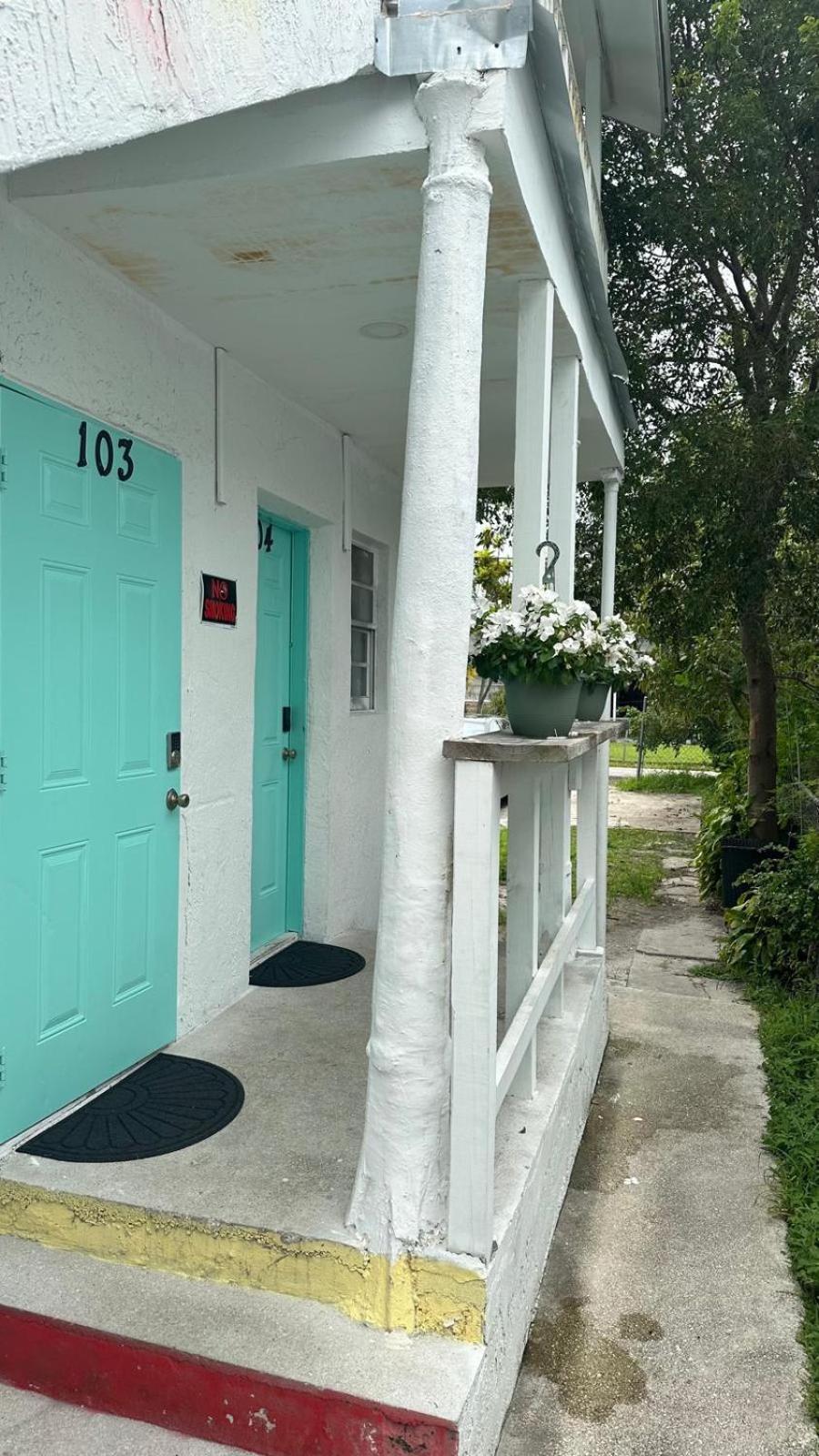 203 Shared For Men Comfortable, Affordable Hostel Miami