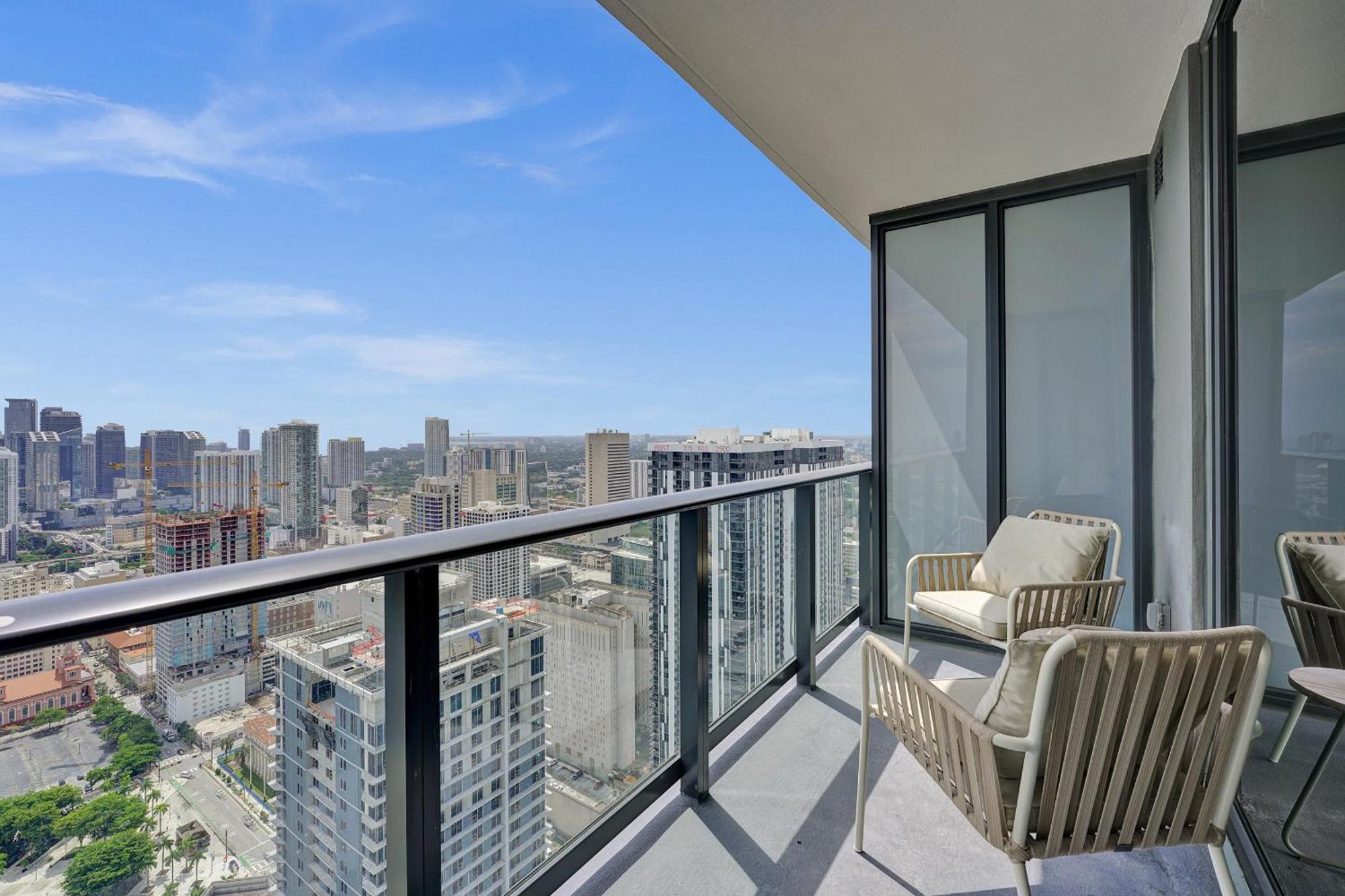 On 47th Floor! Free Parking & Views From The Miami
